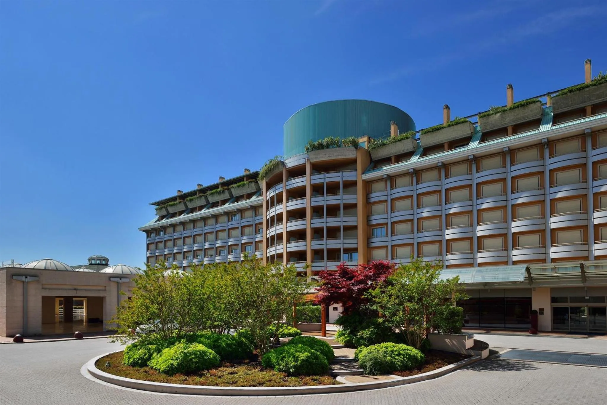 Facade/entrance in UNA Hotels Expo Fiera Milano