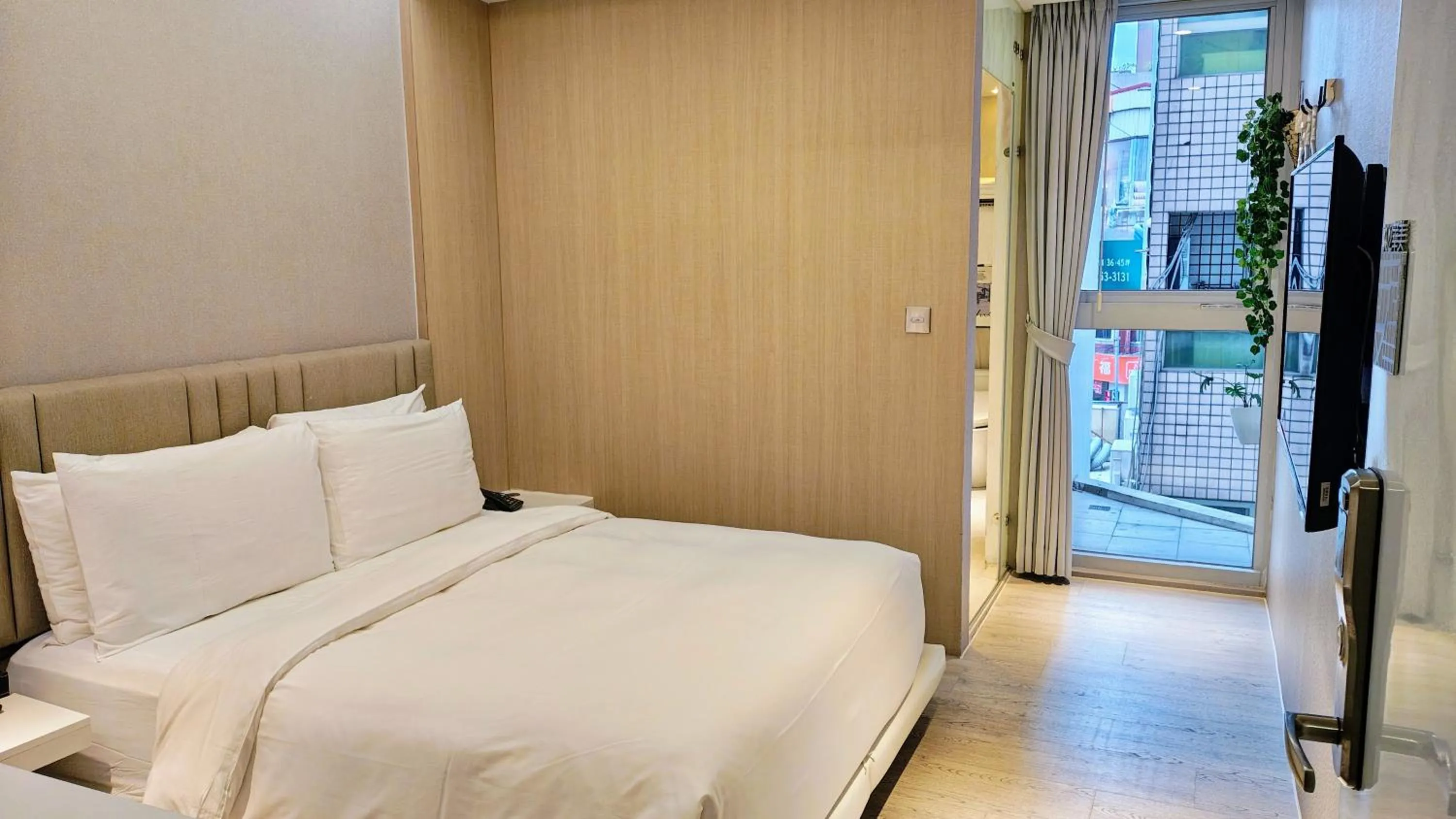 wardrobe, Bed in Hotel Mapp