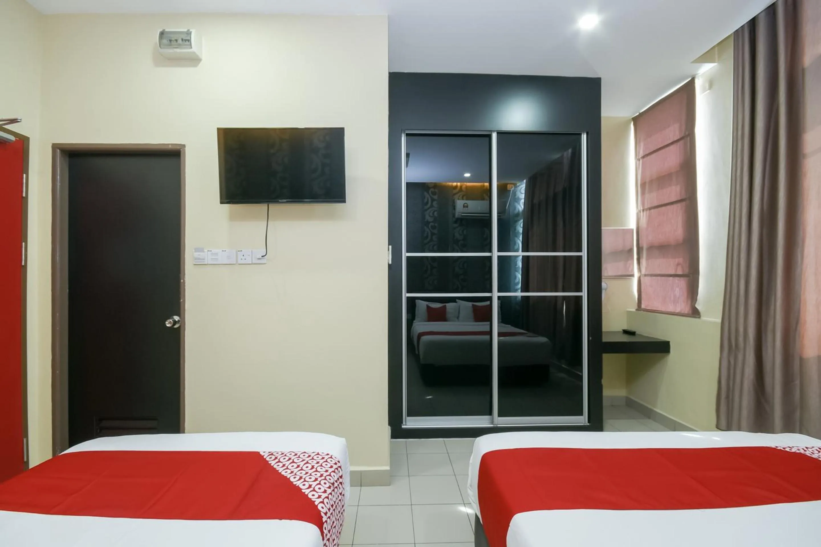 Bedroom, Bed in Hotel O Ys Inn