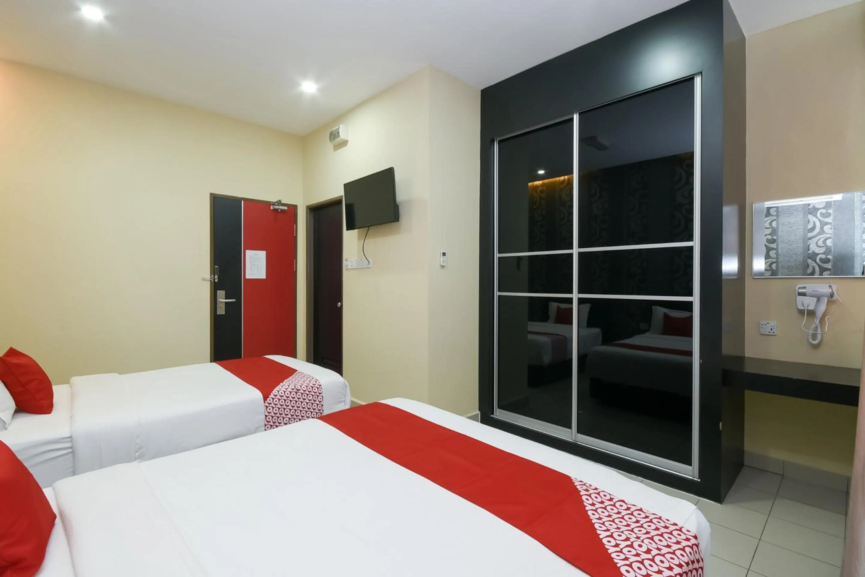 Bedroom, Bed in Hotel O Ys Inn