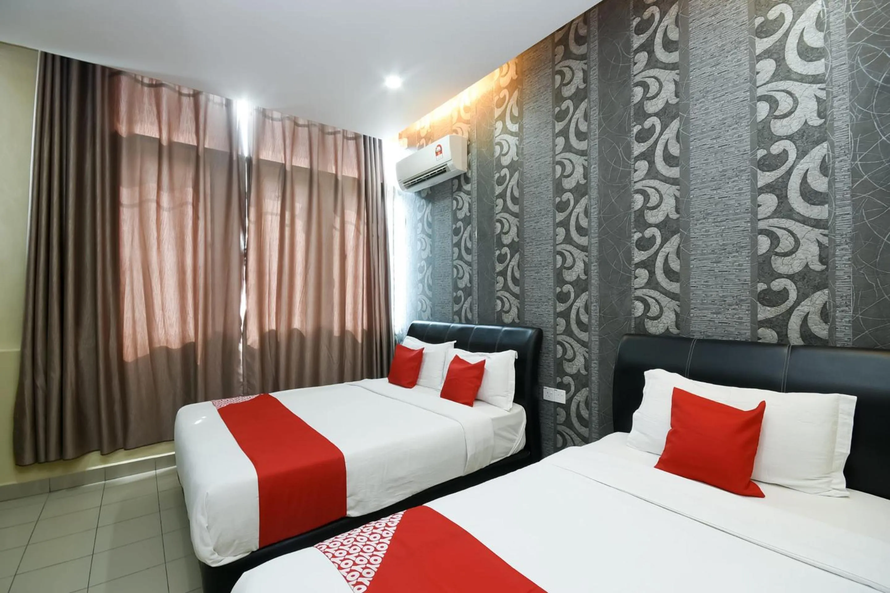 Bedroom, Bed in Hotel O Ys Inn