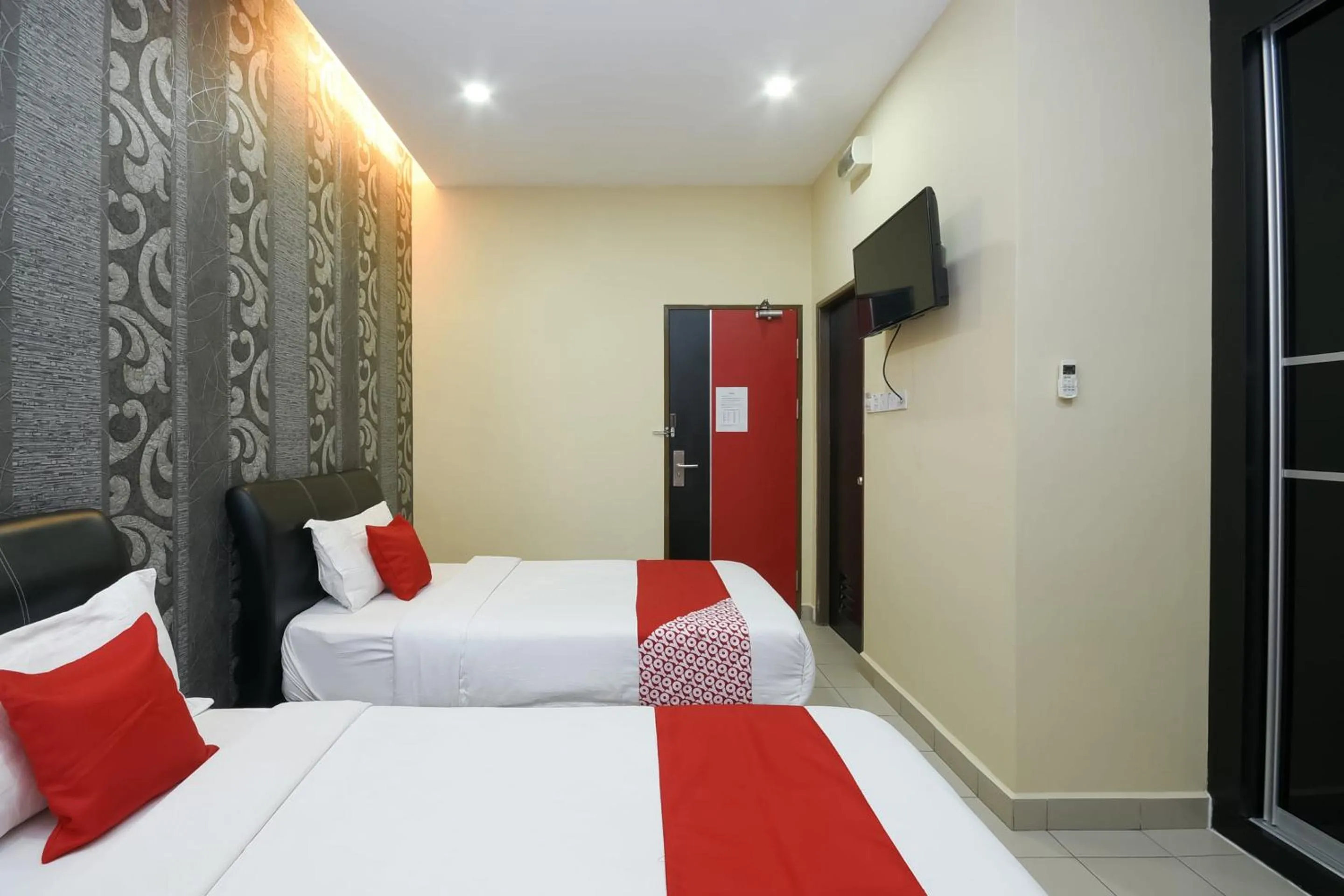 Bedroom, Bed in Hotel O Ys Inn