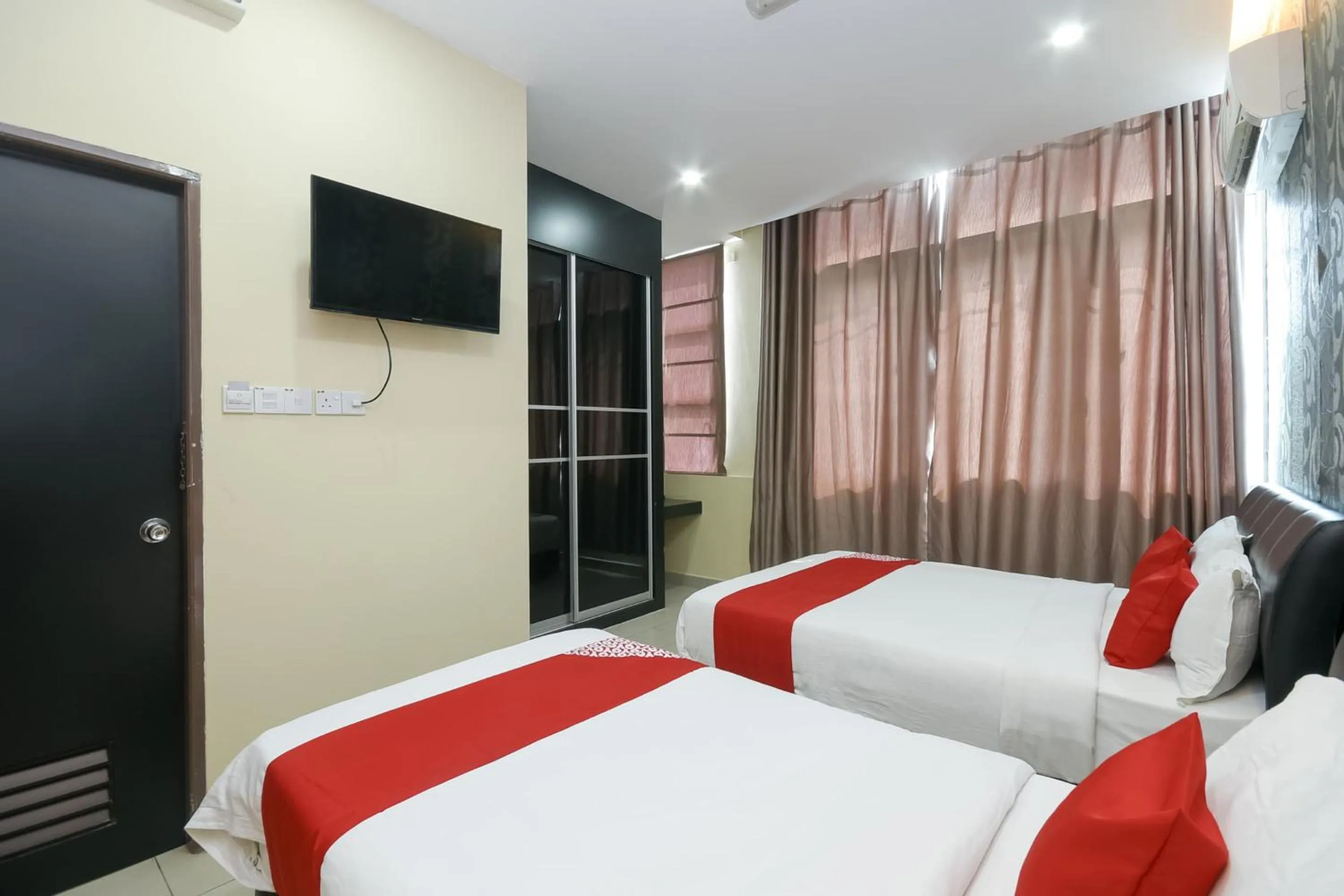 Bedroom, Bed in Hotel O Ys Inn