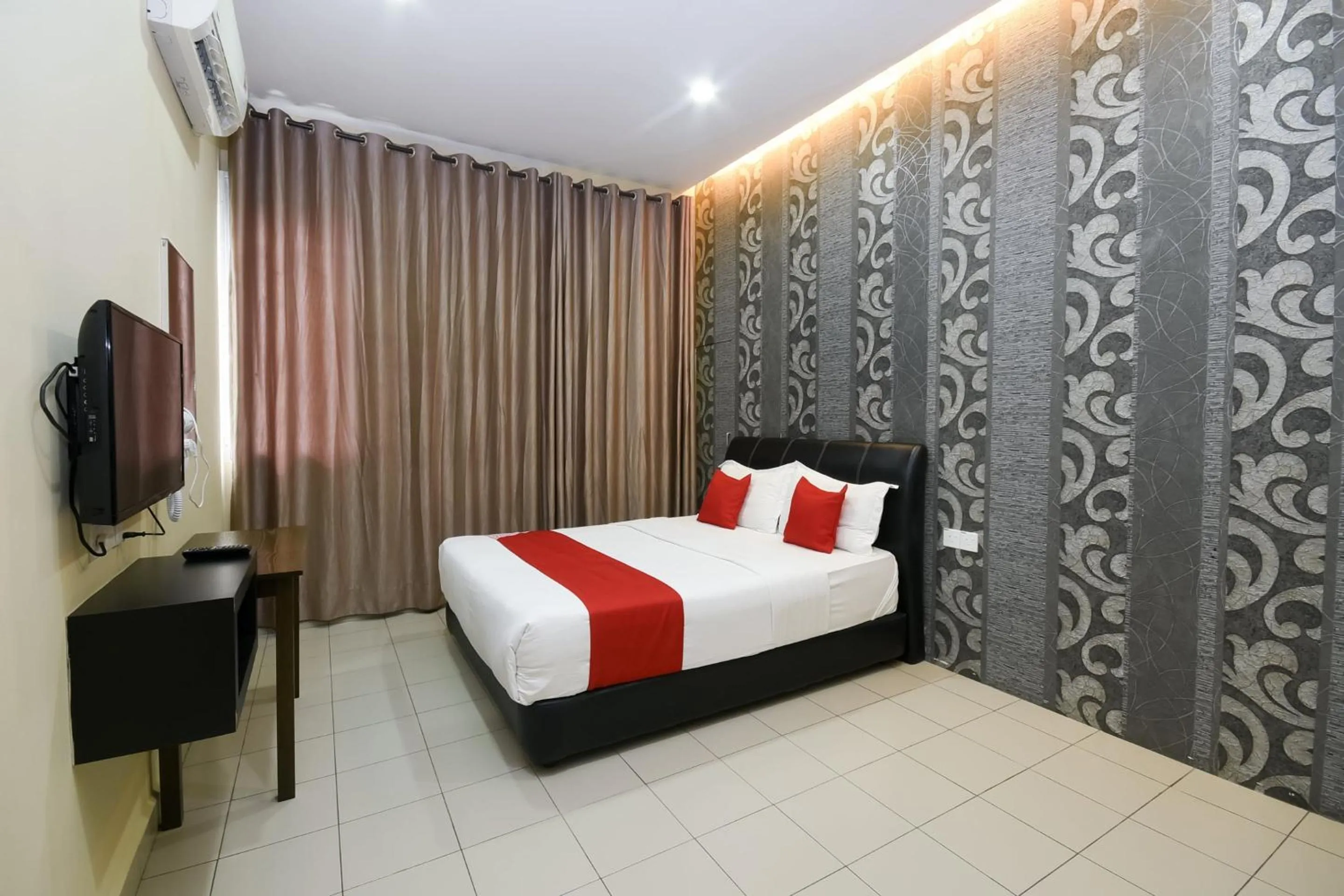 Bedroom, Bed in Hotel O Ys Inn