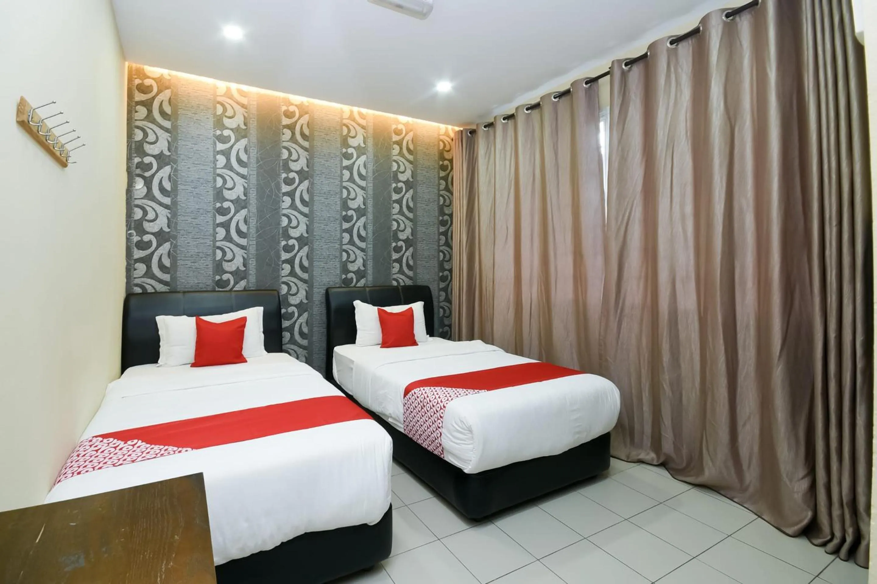 Bedroom, Bed in Hotel O Ys Inn