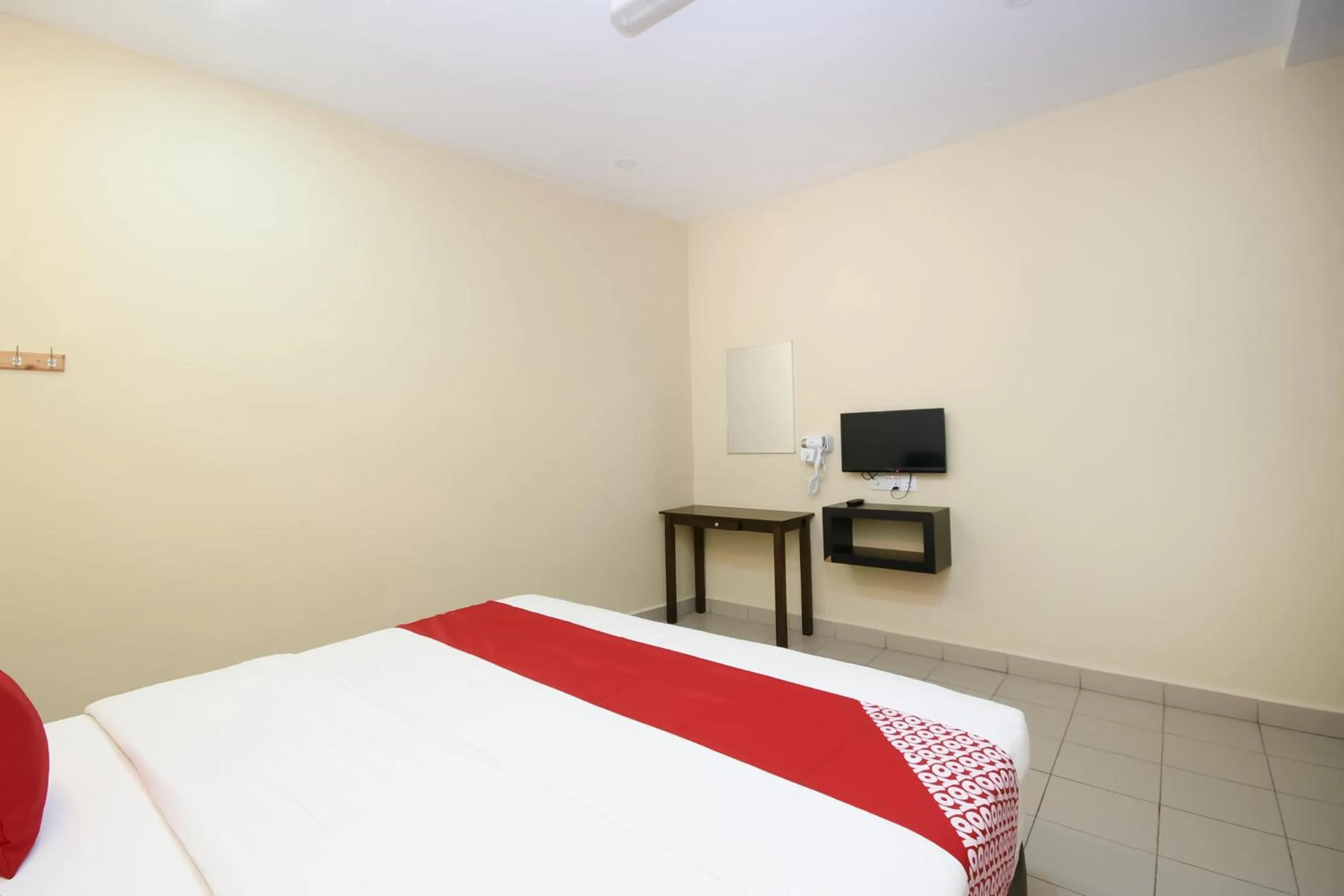 Bedroom, Bed in Hotel O Ys Inn