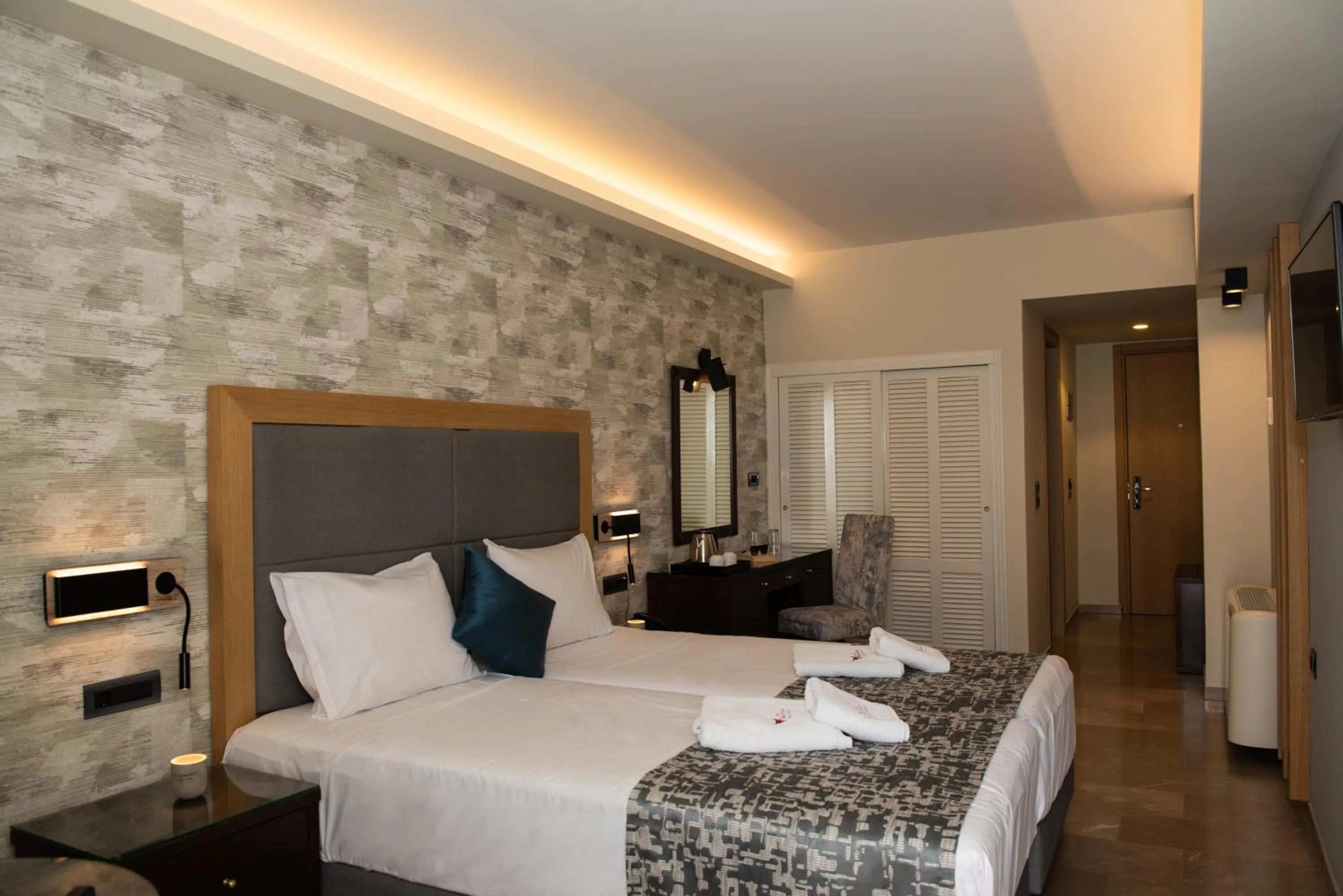 Photo of the whole room, Bed in King Minos Hotel