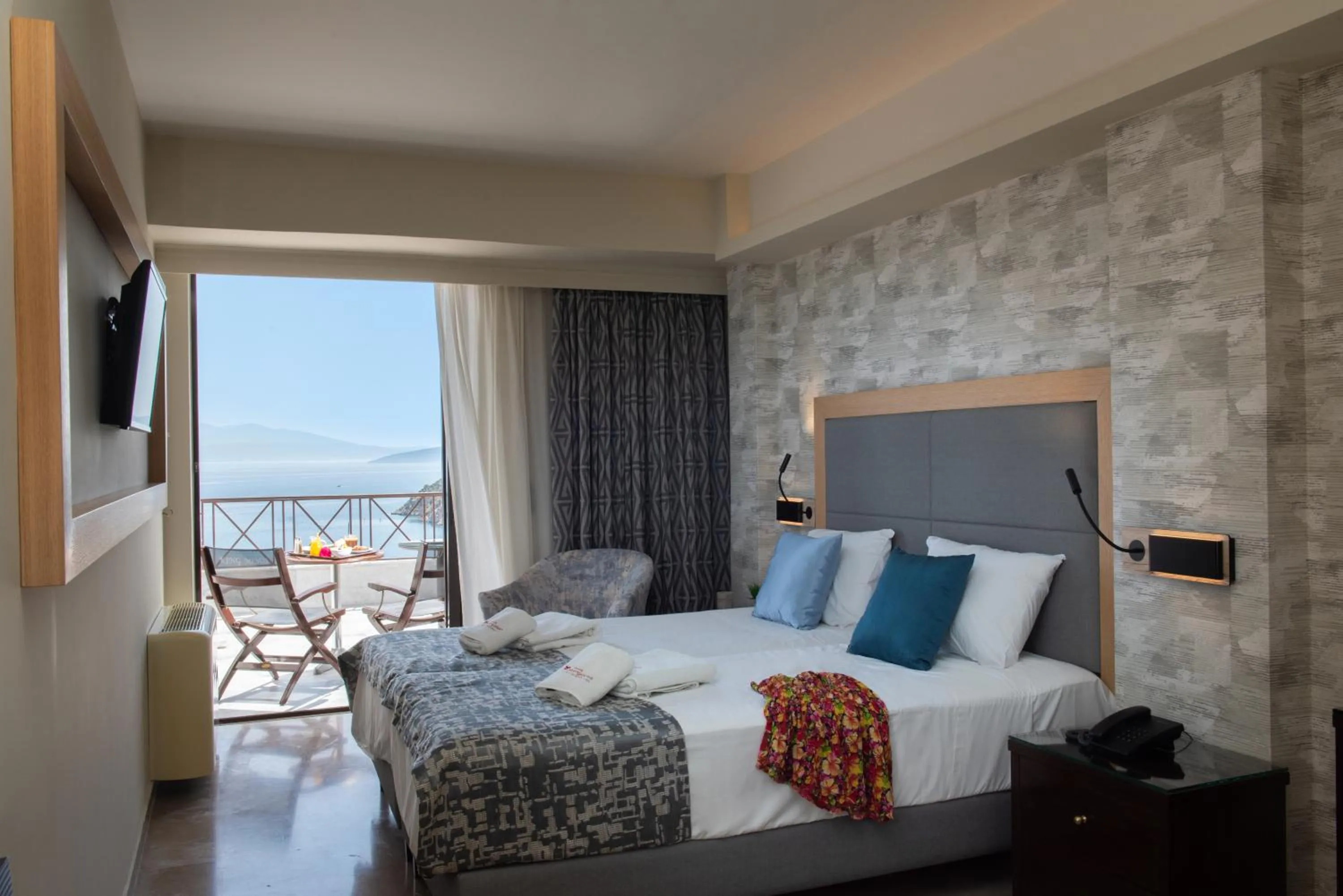 Photo of the whole room, Bed in King Minos Hotel