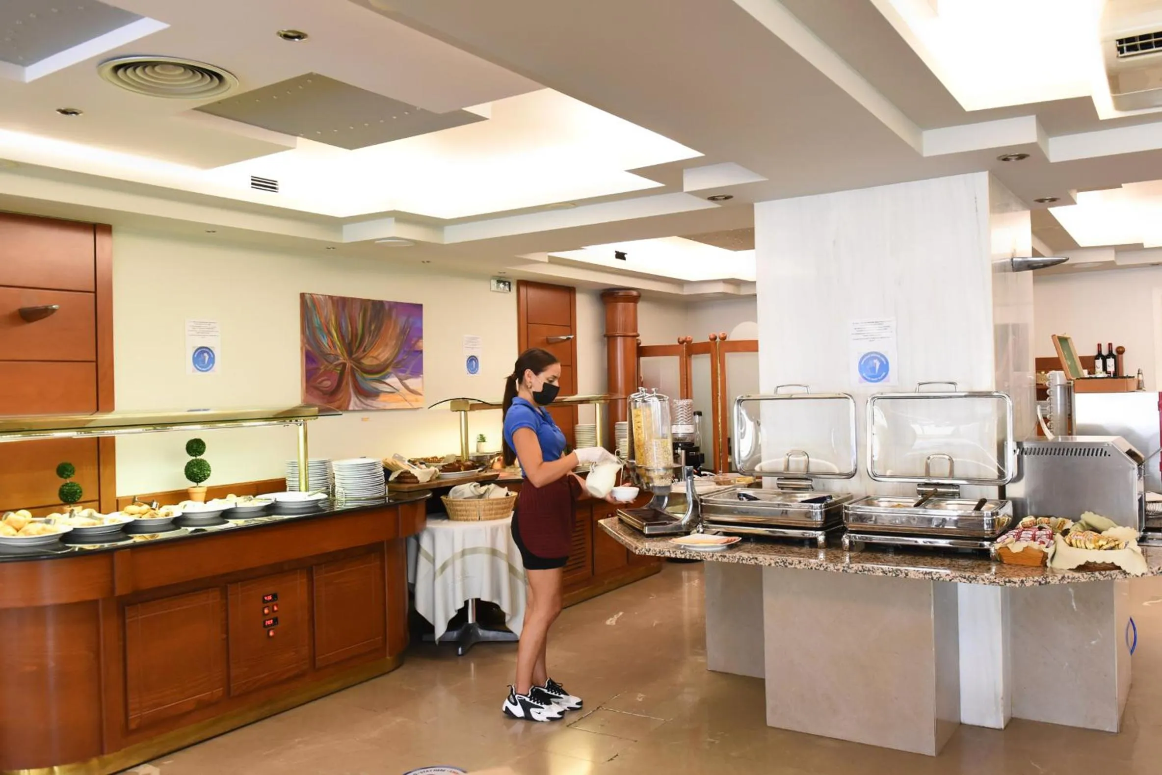 Restaurant/places to eat in King Minos Hotel