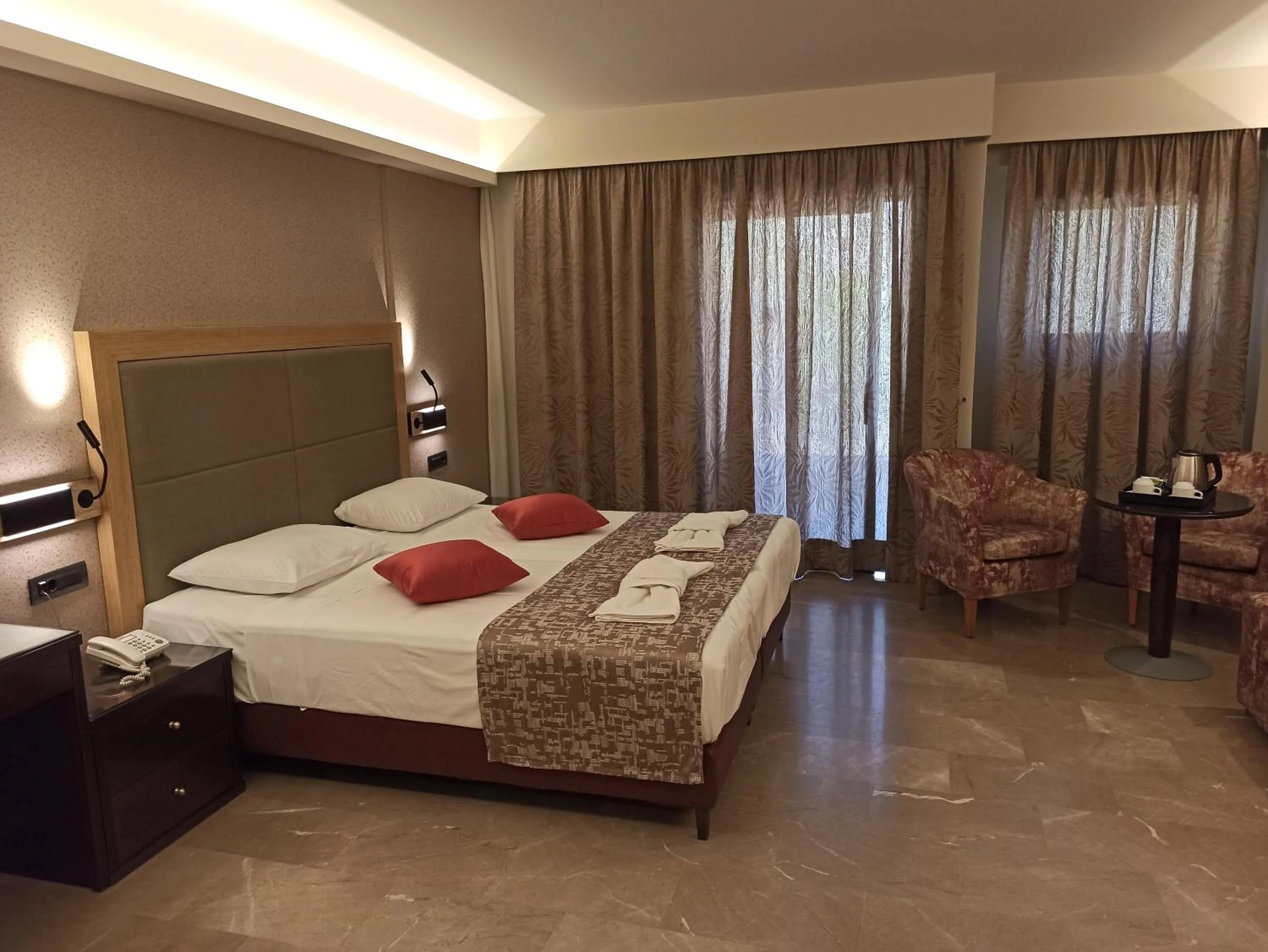 Bedroom, Bed in King Minos Hotel