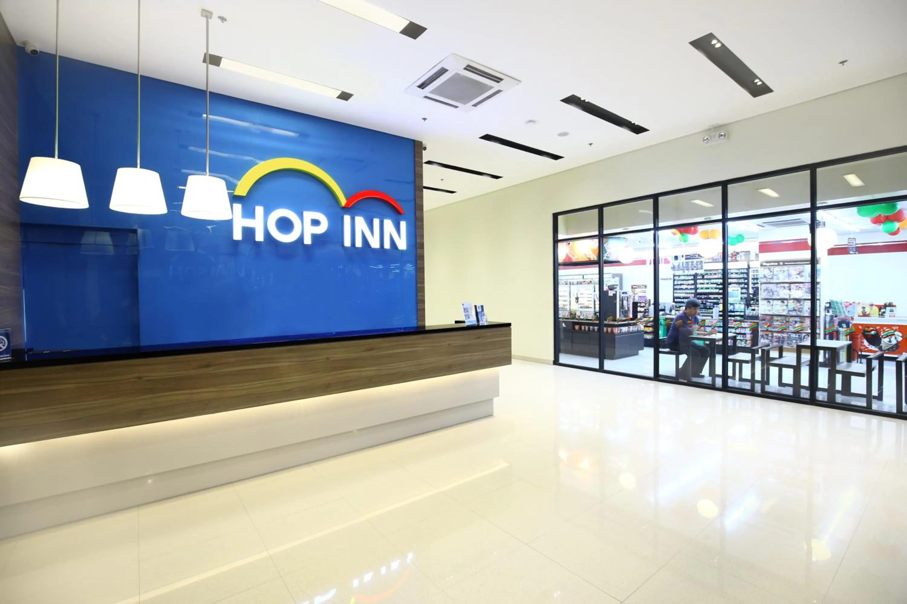 Lobby or reception in Hop Inn Hotel Ermita Manila