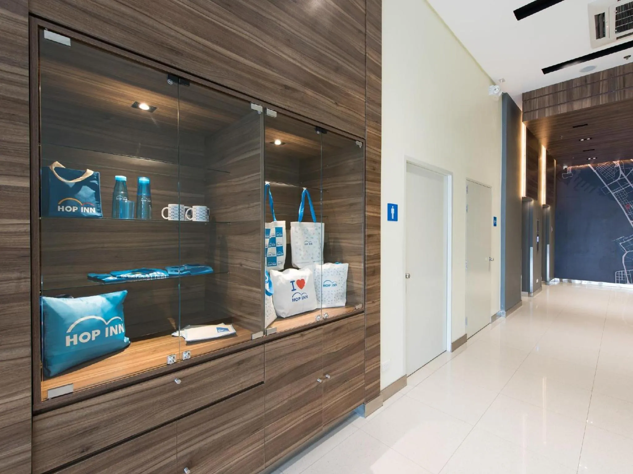 Lobby or reception in Hop Inn Hotel Ermita Manila