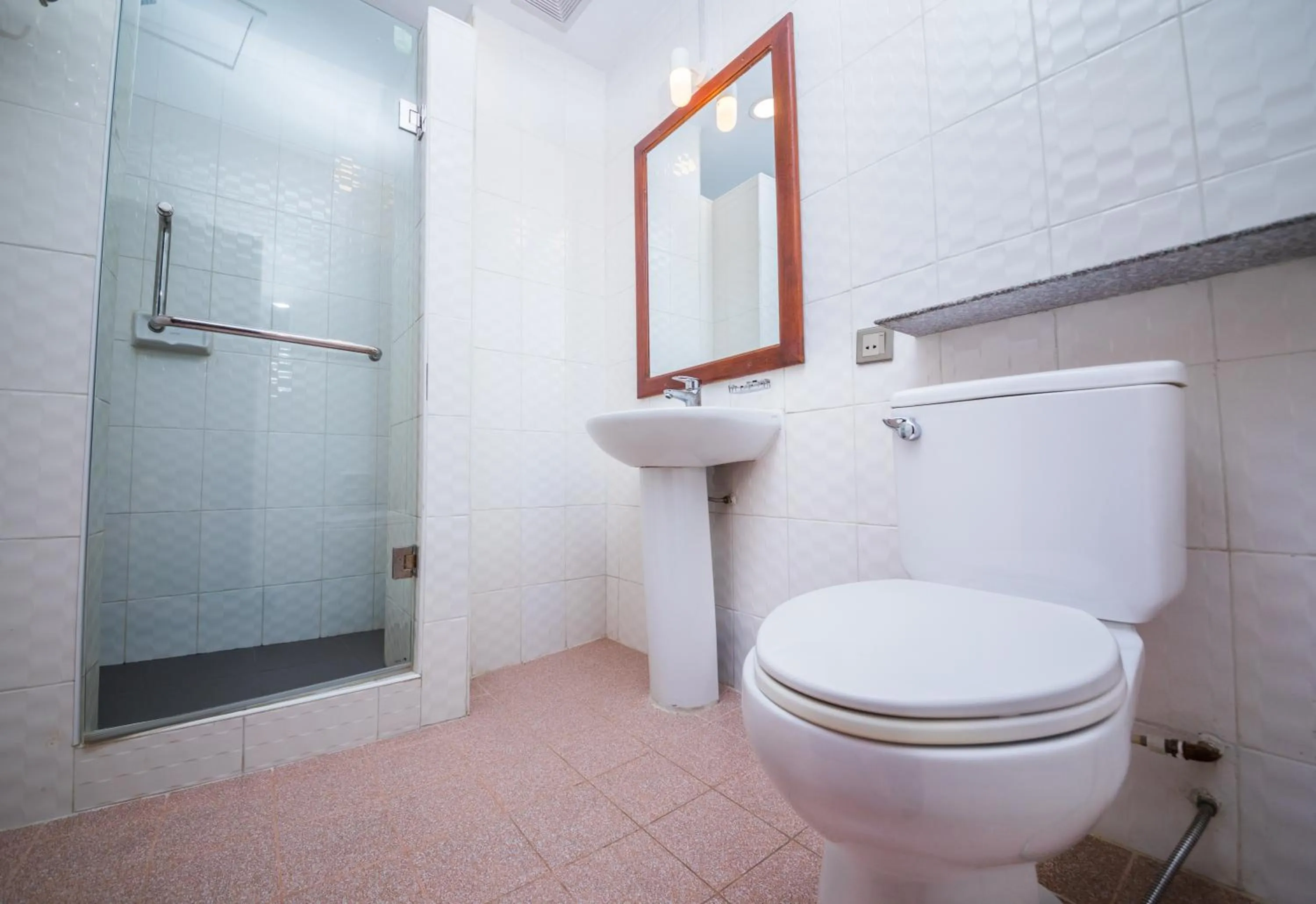 Shower in Ostello Bello Mandalay