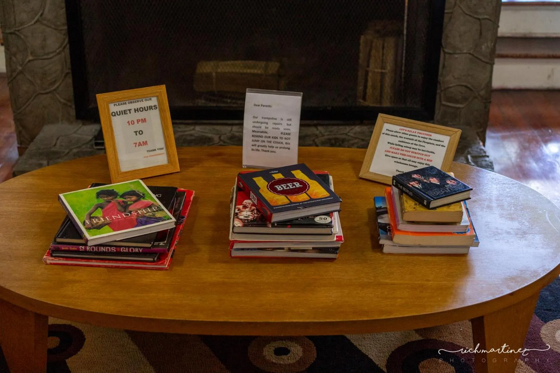 Library in Old Orangewood Bed & Breakfast