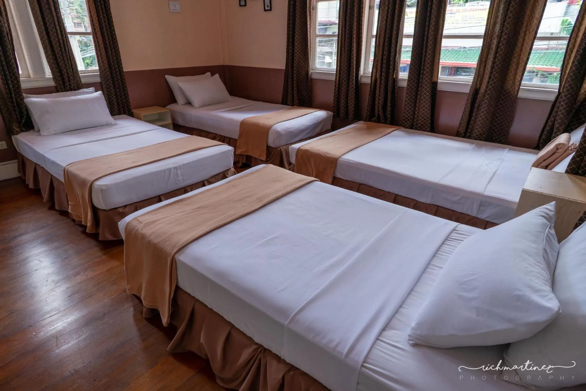 Photo of the whole room, Bed in Old Orangewood Bed & Breakfast