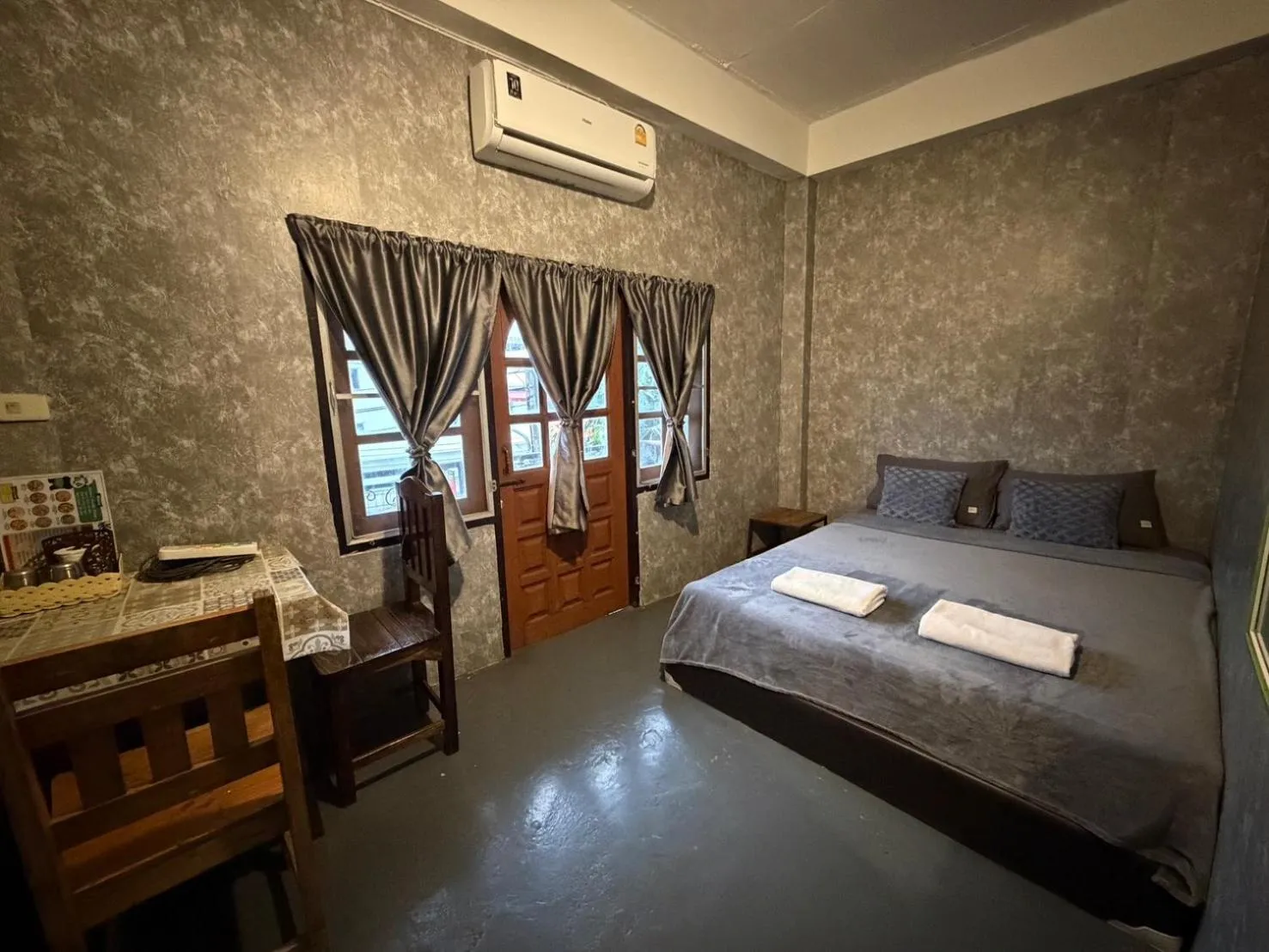 Bedroom, Bed in J Giant Hostel