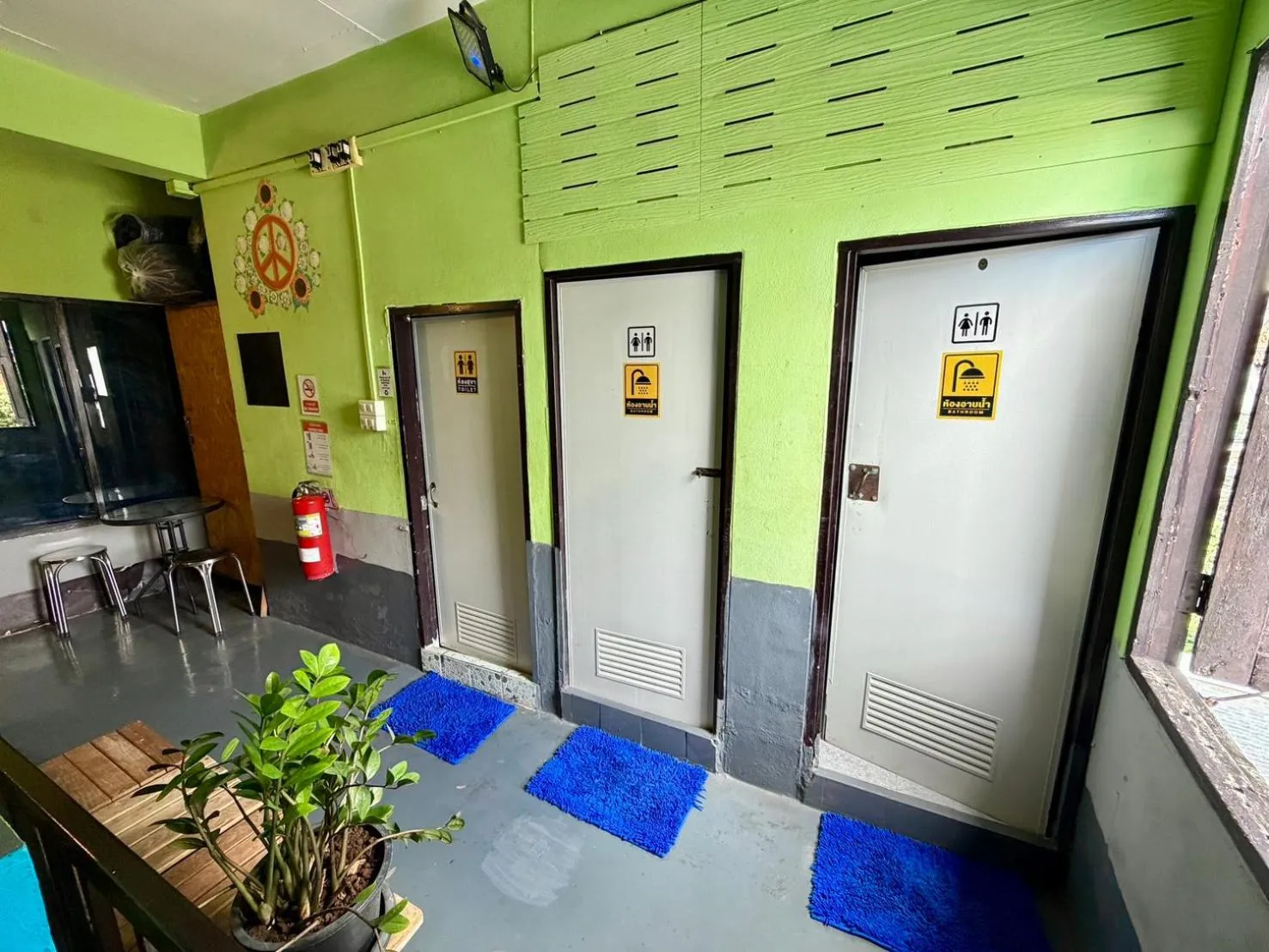 Bathroom in J Giant Hostel