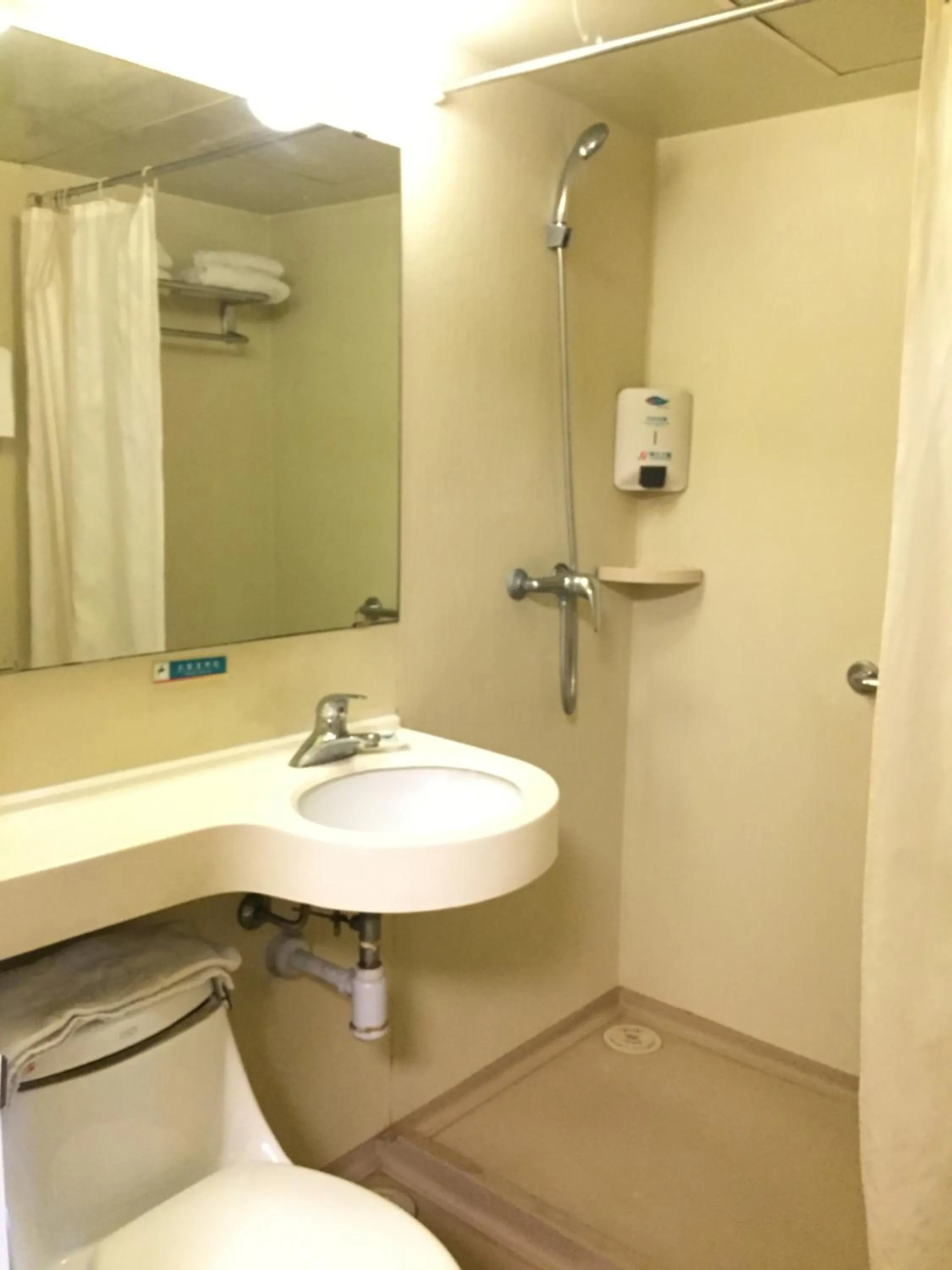 Toilet, Bathroom in Jinjiang Inn Beijing South Station