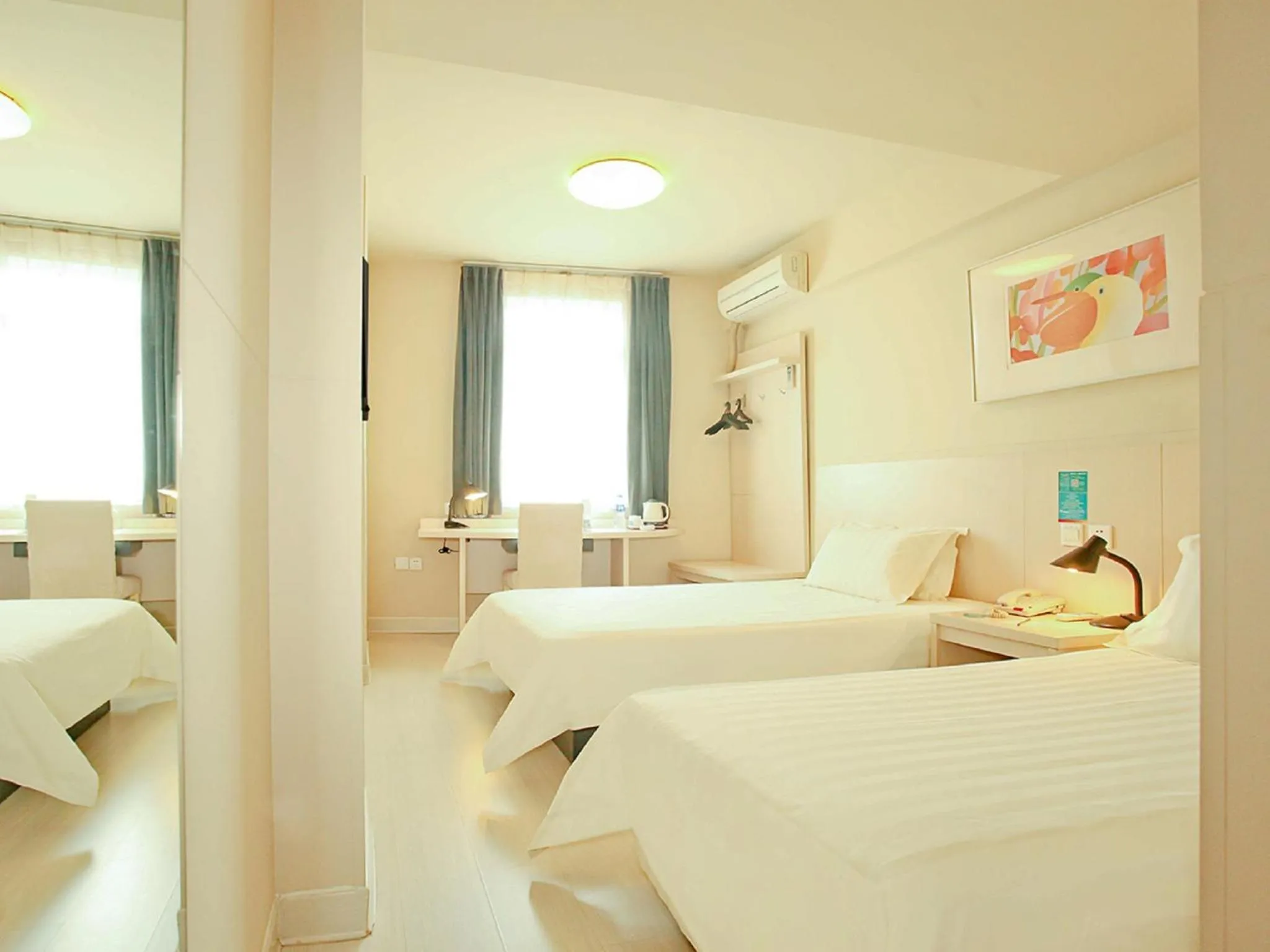 Living room, Bed in Jingjiang Inn Taiyuan Fuxi Street Wanda Plaza