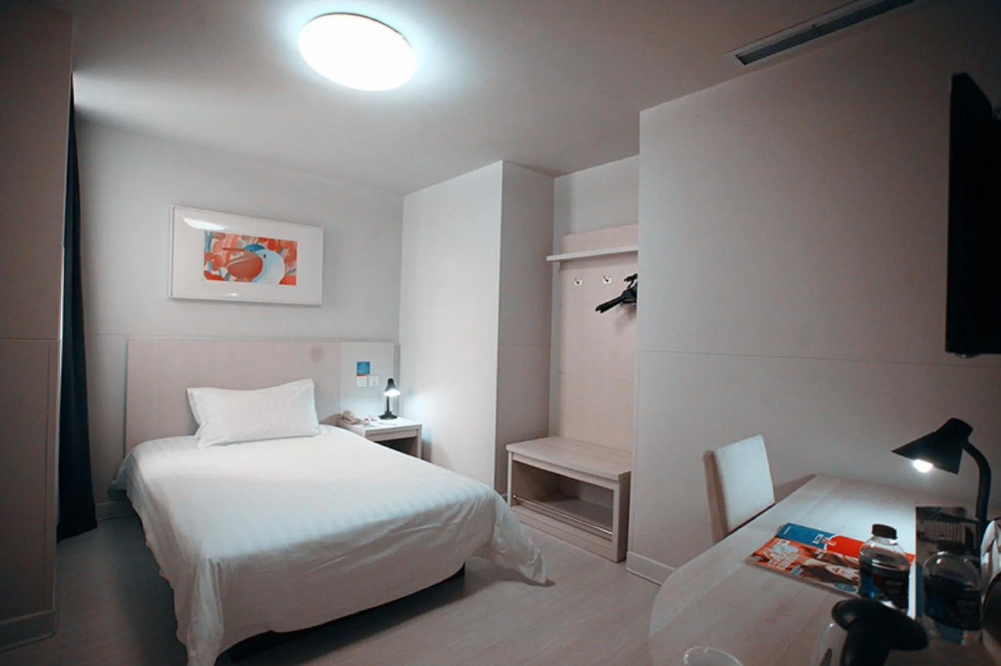 Living room, Bed in Jingjiang Inn Taiyuan Fuxi Street Wanda Plaza