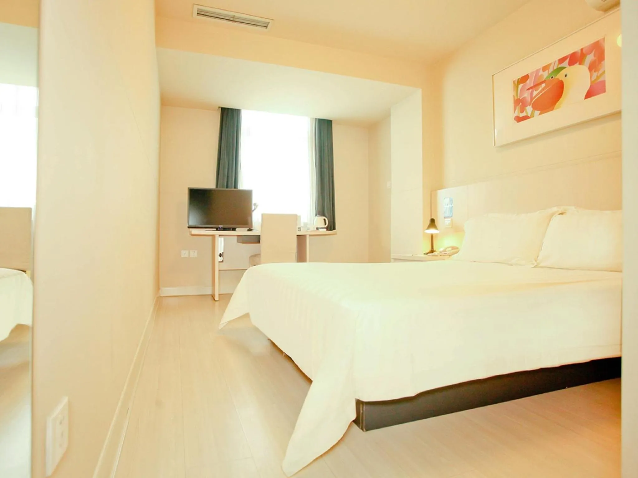 Living room, Bed in Jingjiang Inn Taiyuan Fuxi Street Wanda Plaza
