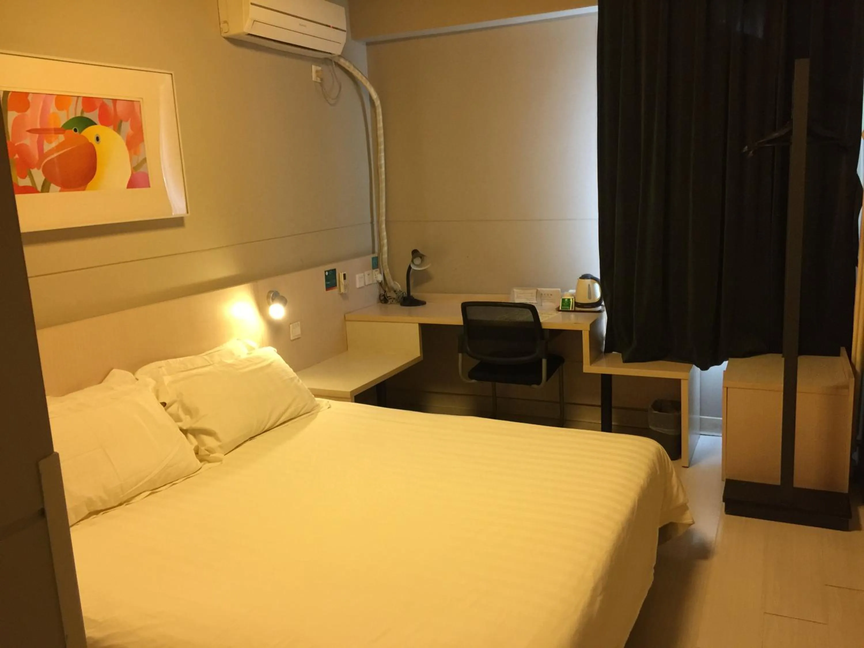 Decorative detail, Bed in Jinjiang Inn Beijing Pingguoyuan