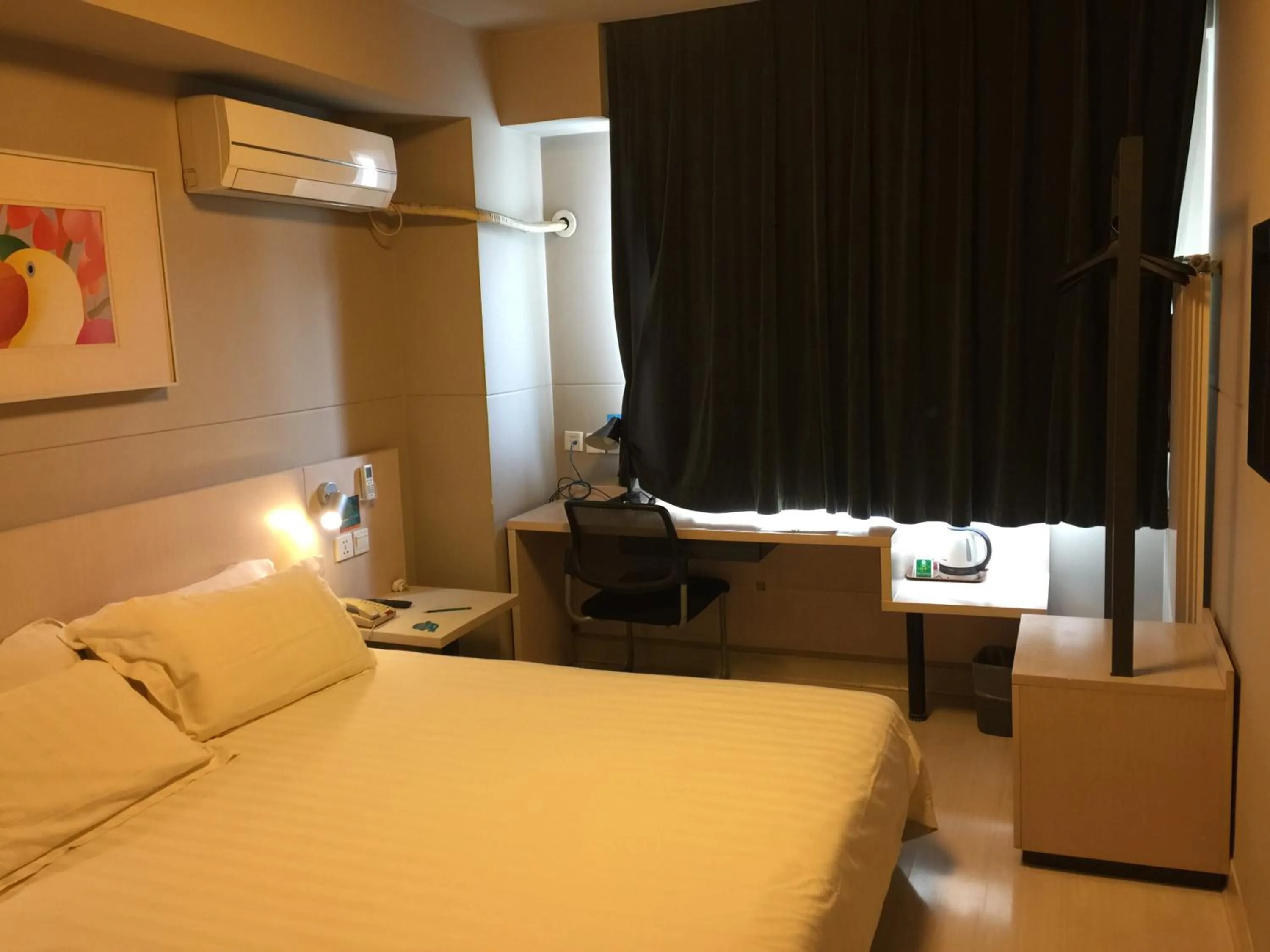 Decorative detail, Bed in Jinjiang Inn Beijing Pingguoyuan