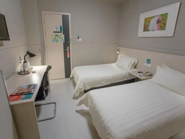 Bedroom, Bed in Jinjiang Inn Shanghai Lu Jiabang Road