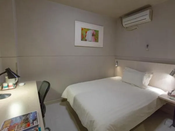 Bedroom, Bed in Jinjiang Inn Shanghai Lu Jiabang Road