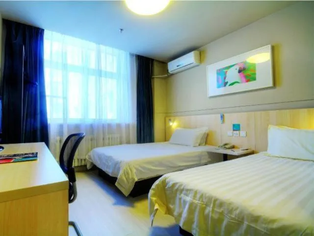 Bed in Jinjiang Inn Liaoning Chaoyang Railway Station