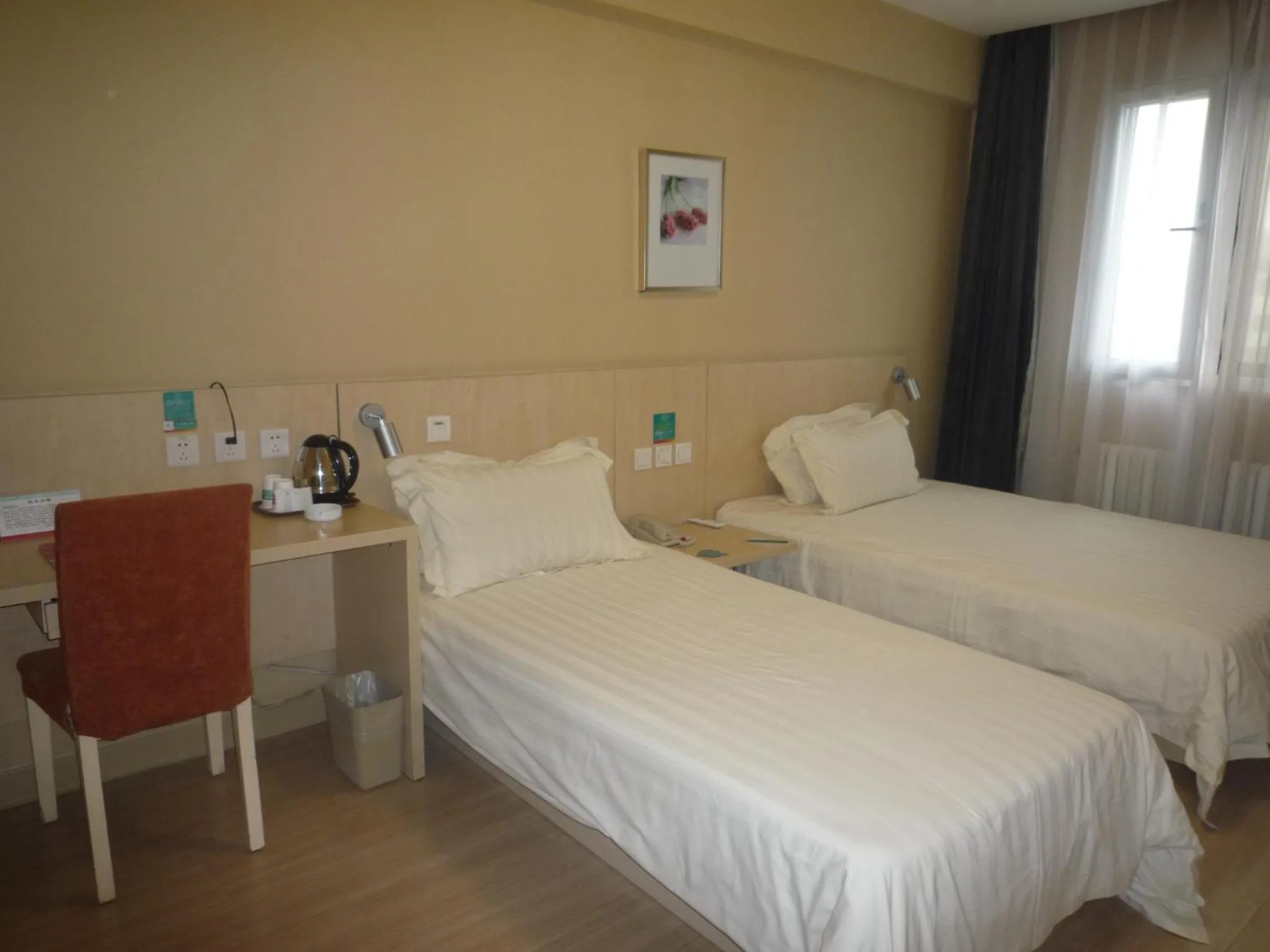 Bed in Jinjiang Inn Beijing Hepingmen