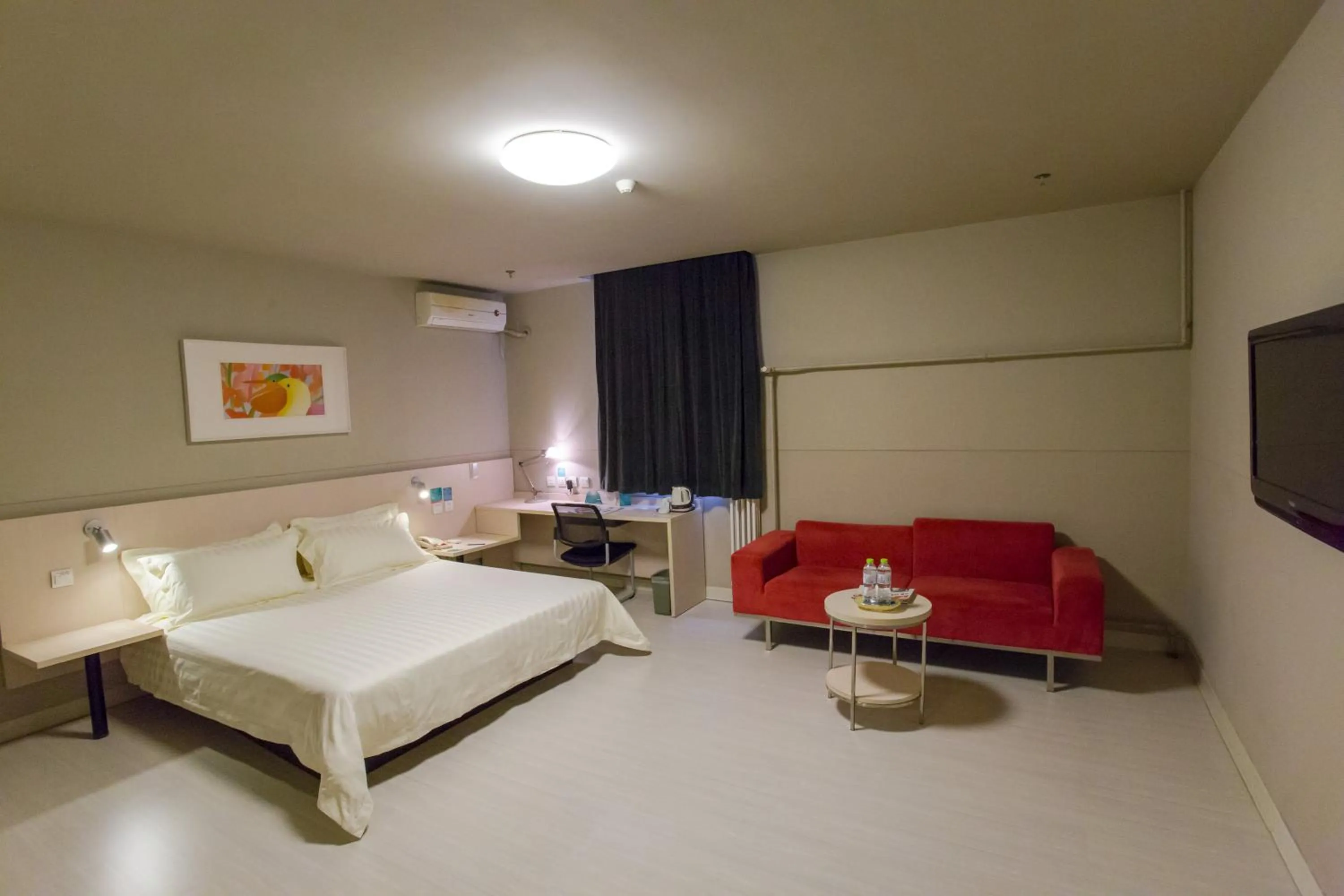 Photo of the whole room in Jinjiang Inn Beijing Xisi