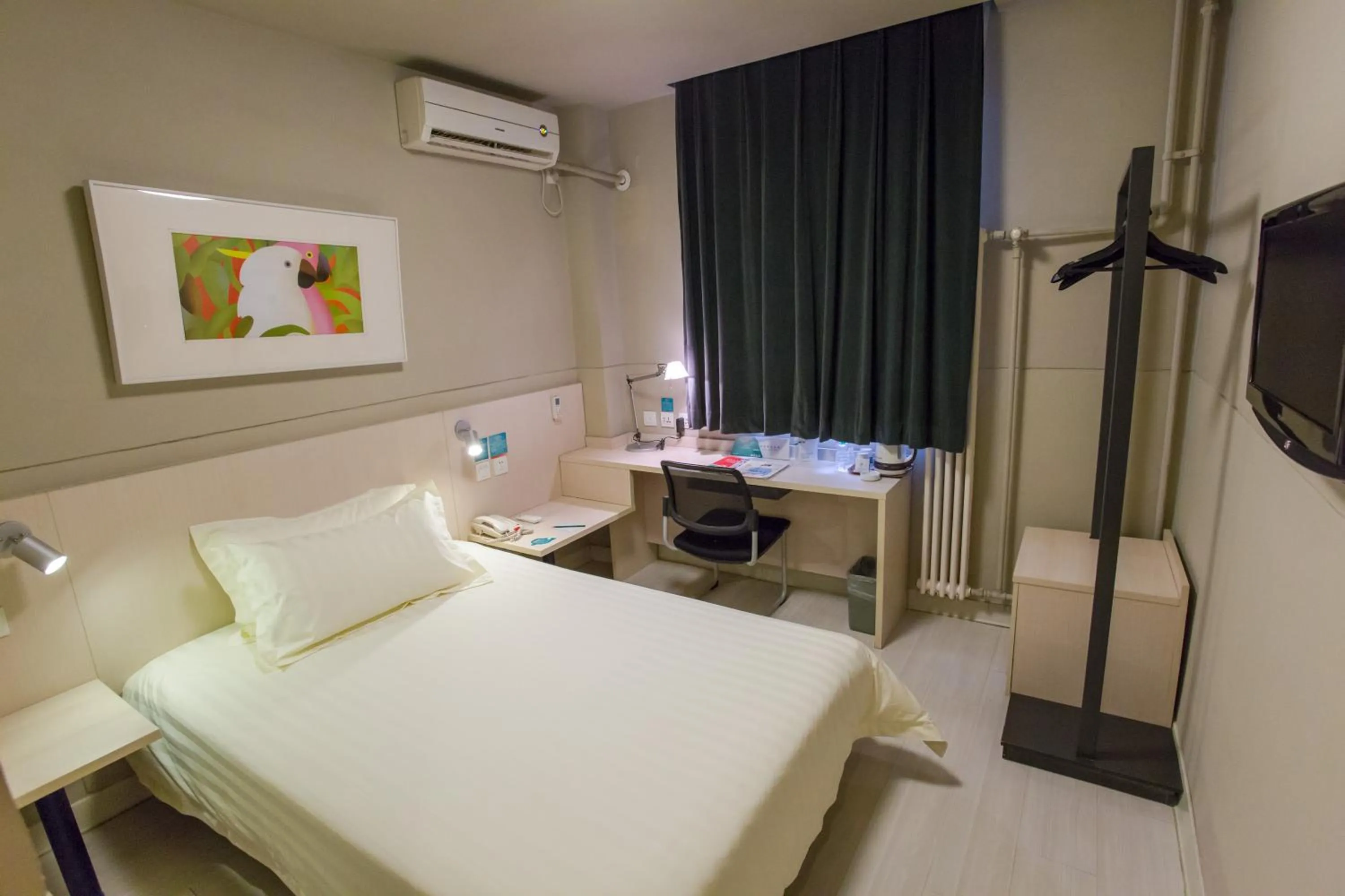 Photo of the whole room in Jinjiang Inn Beijing Xisi