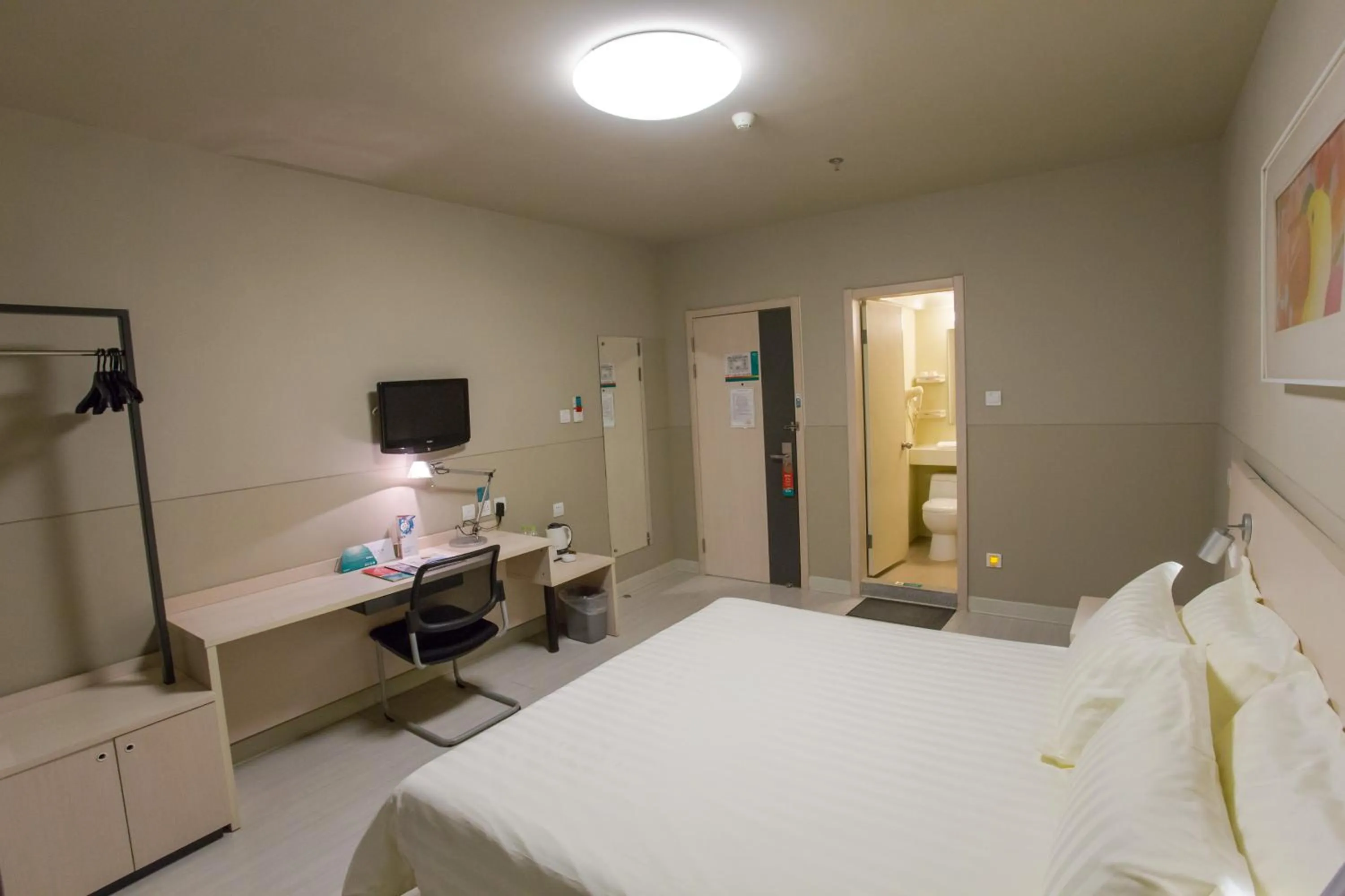 Photo of the whole room in Jinjiang Inn Beijing Xisi