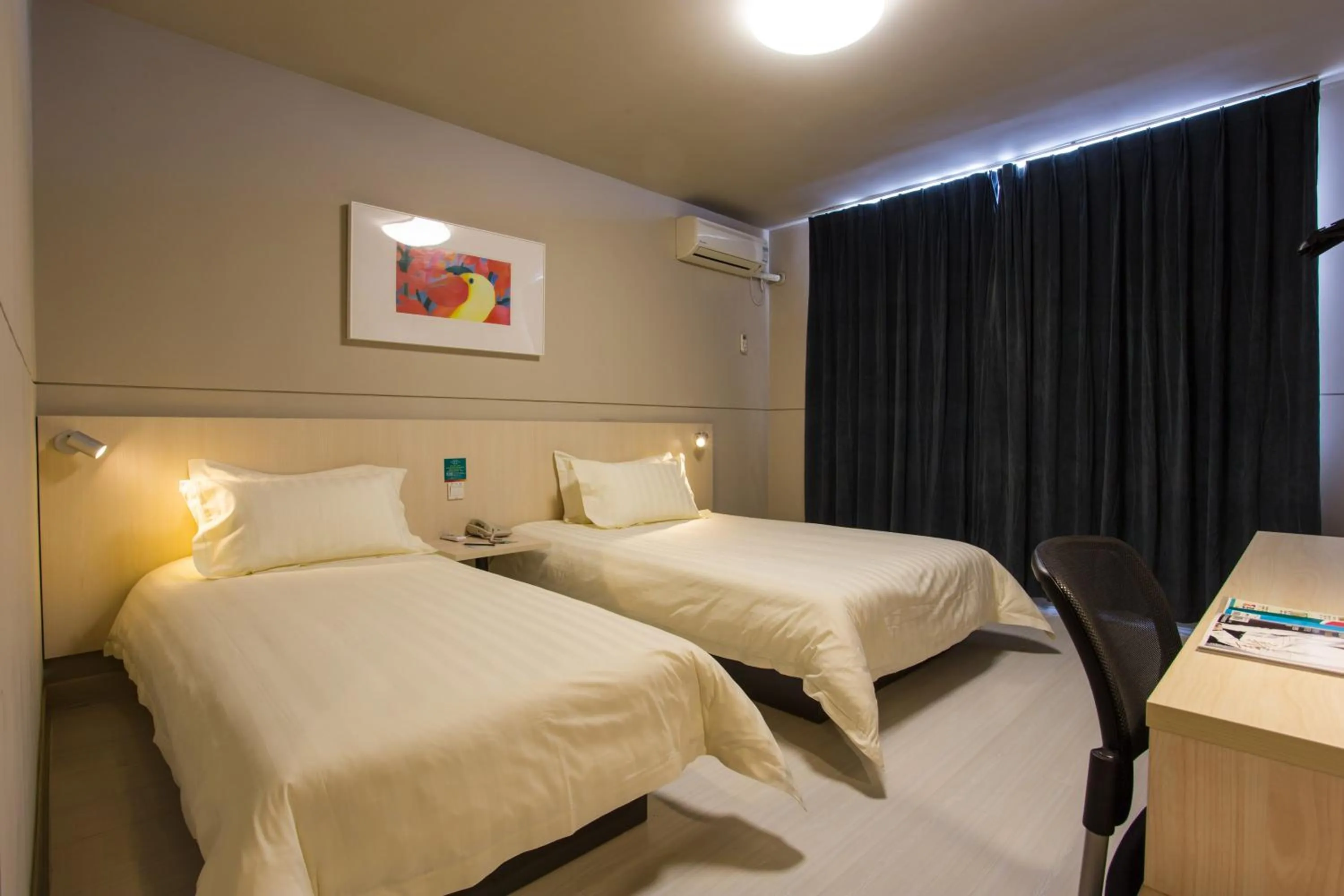 Bed in Jinjiang Inn Baoji High-speed Rail Station