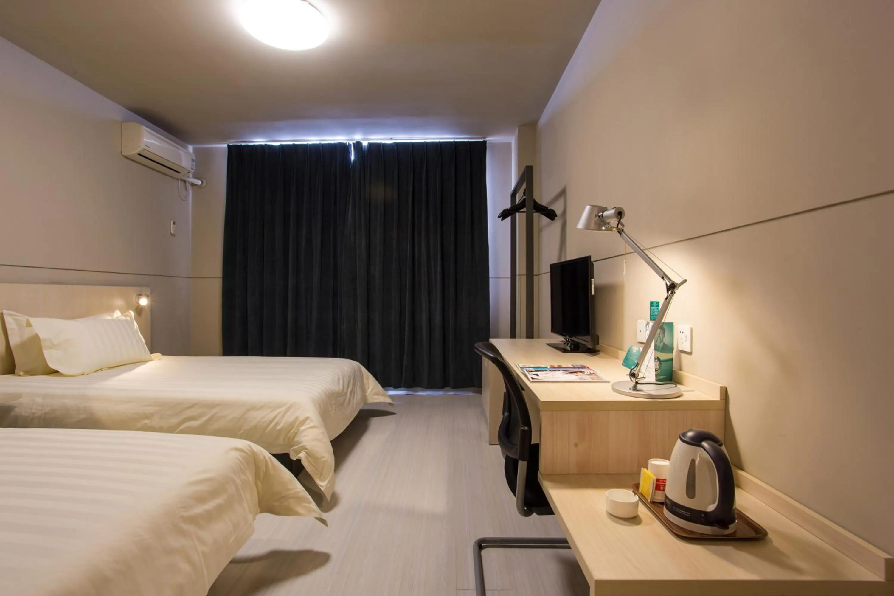 Bed in Jinjiang Inn Baoji High-speed Rail Station