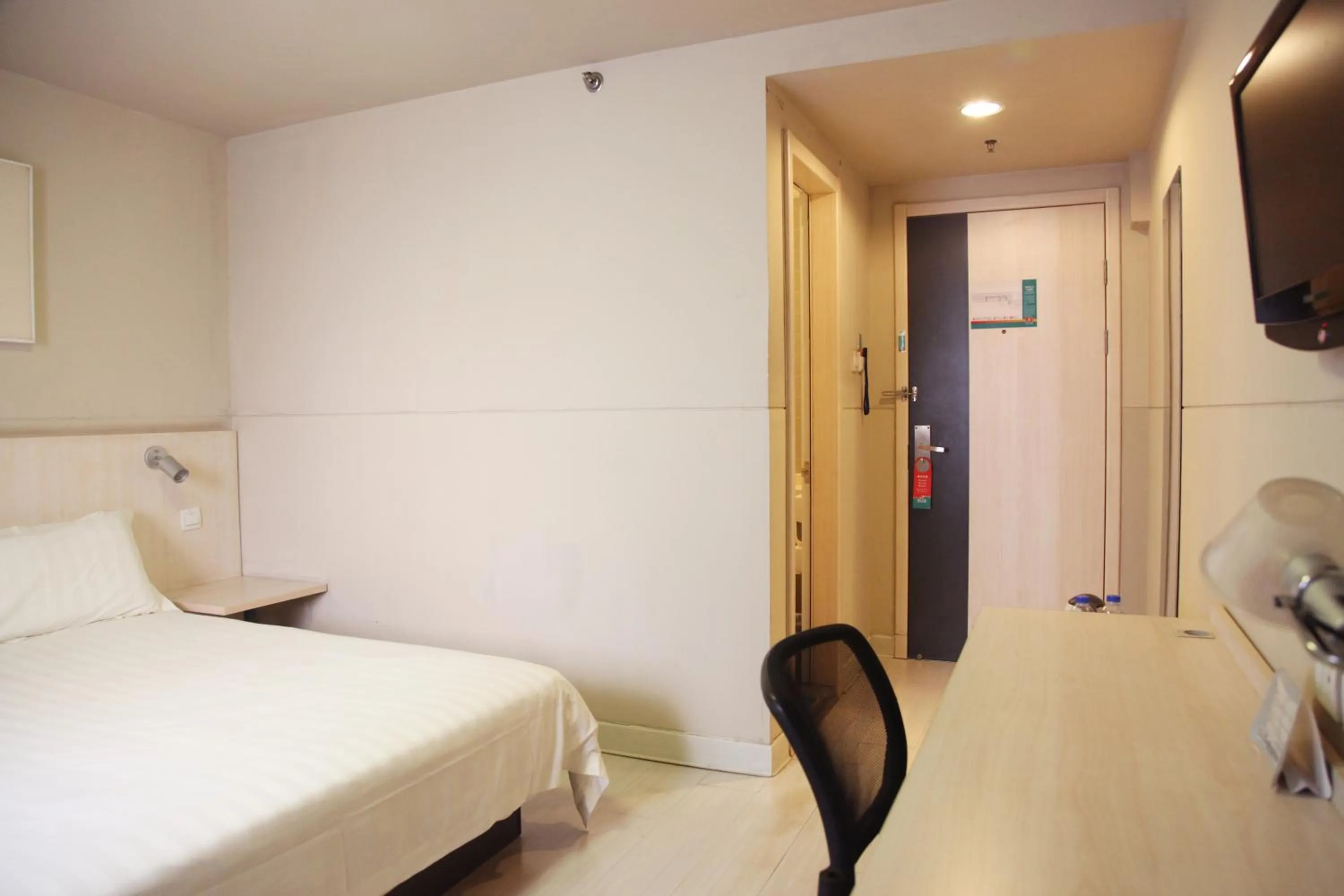 Bed in Jinjiang Inn Beijing Zoo