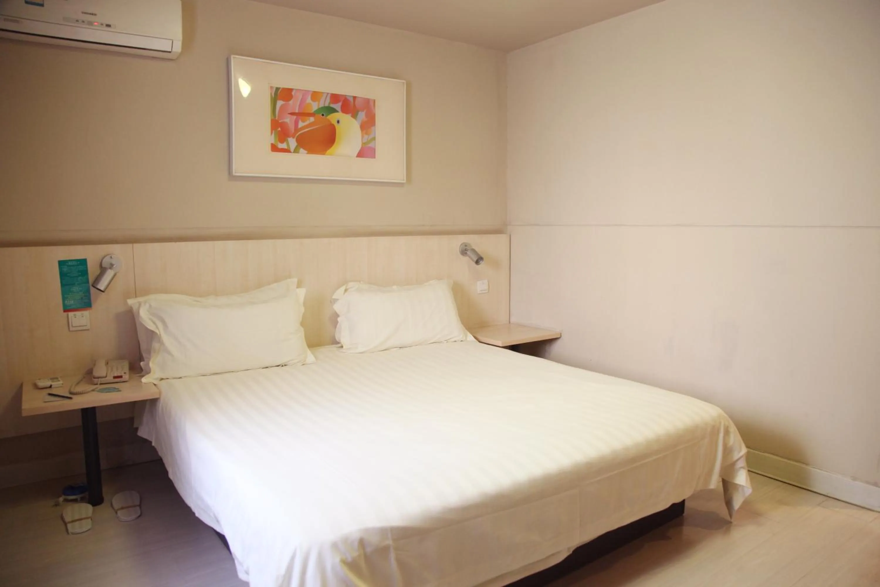 Bed in Jinjiang Inn Beijing Zoo