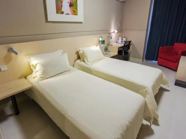 Bed in Jinjiang Inn Changzhou Wujin Chunqiu Yancheng Yongsheng Road