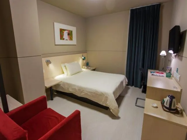 Bed in Jinjiang Inn Changzhou Wujin Chunqiu Yancheng Yongsheng Road