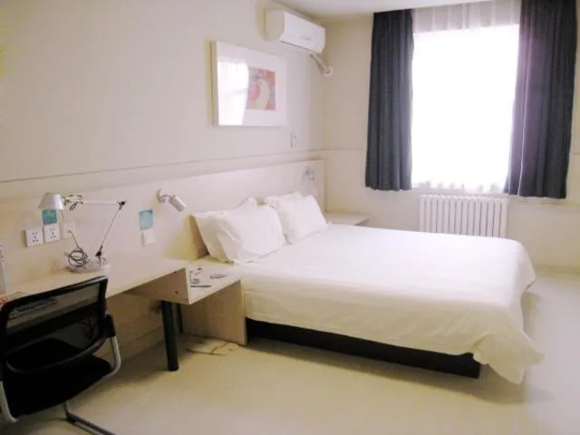 Bed in Jinjiang Inn Baoding Military School Square
