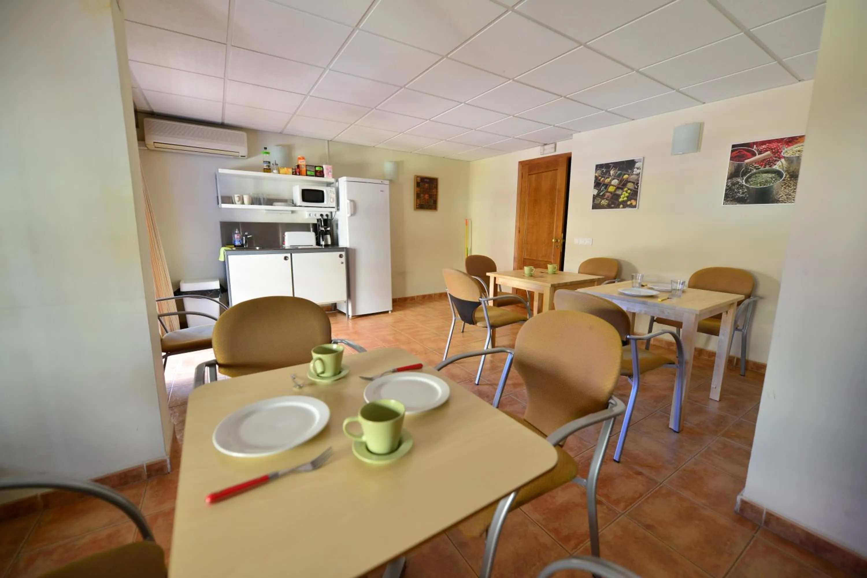 Communal kitchen in Hotel Serramar