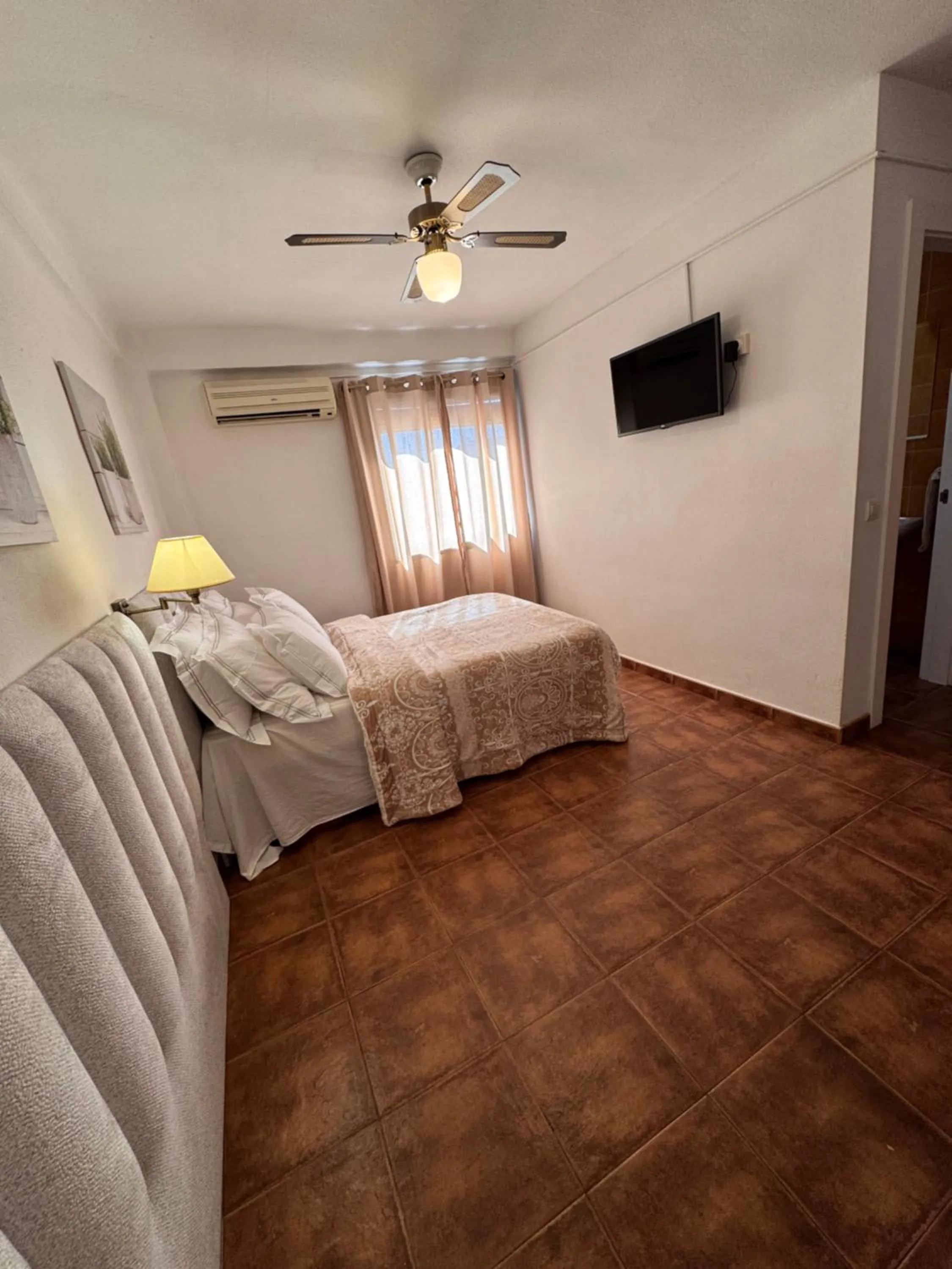 Toilet, Bed in Hotel Serramar