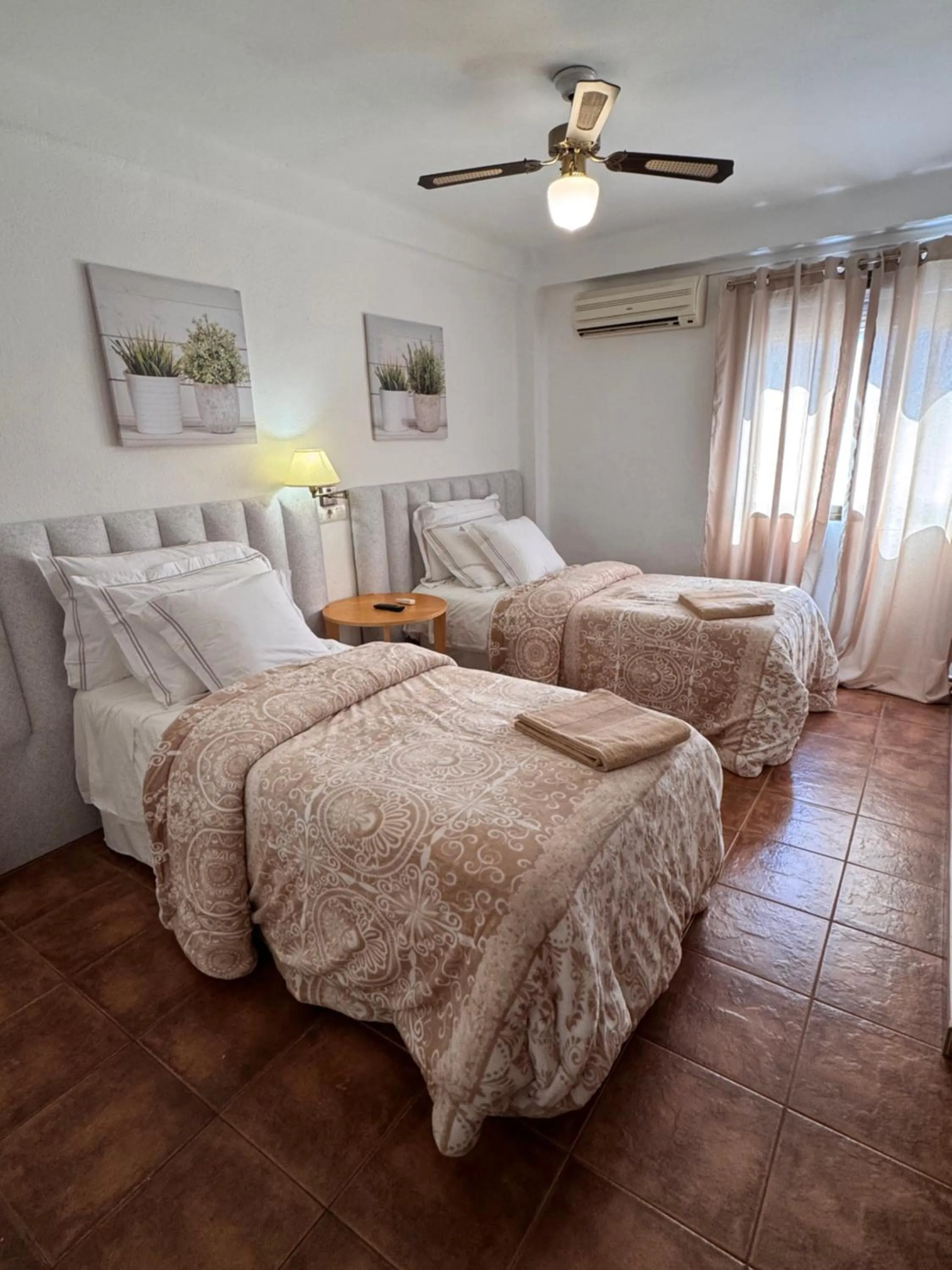 Toilet, Bed in Hotel Serramar