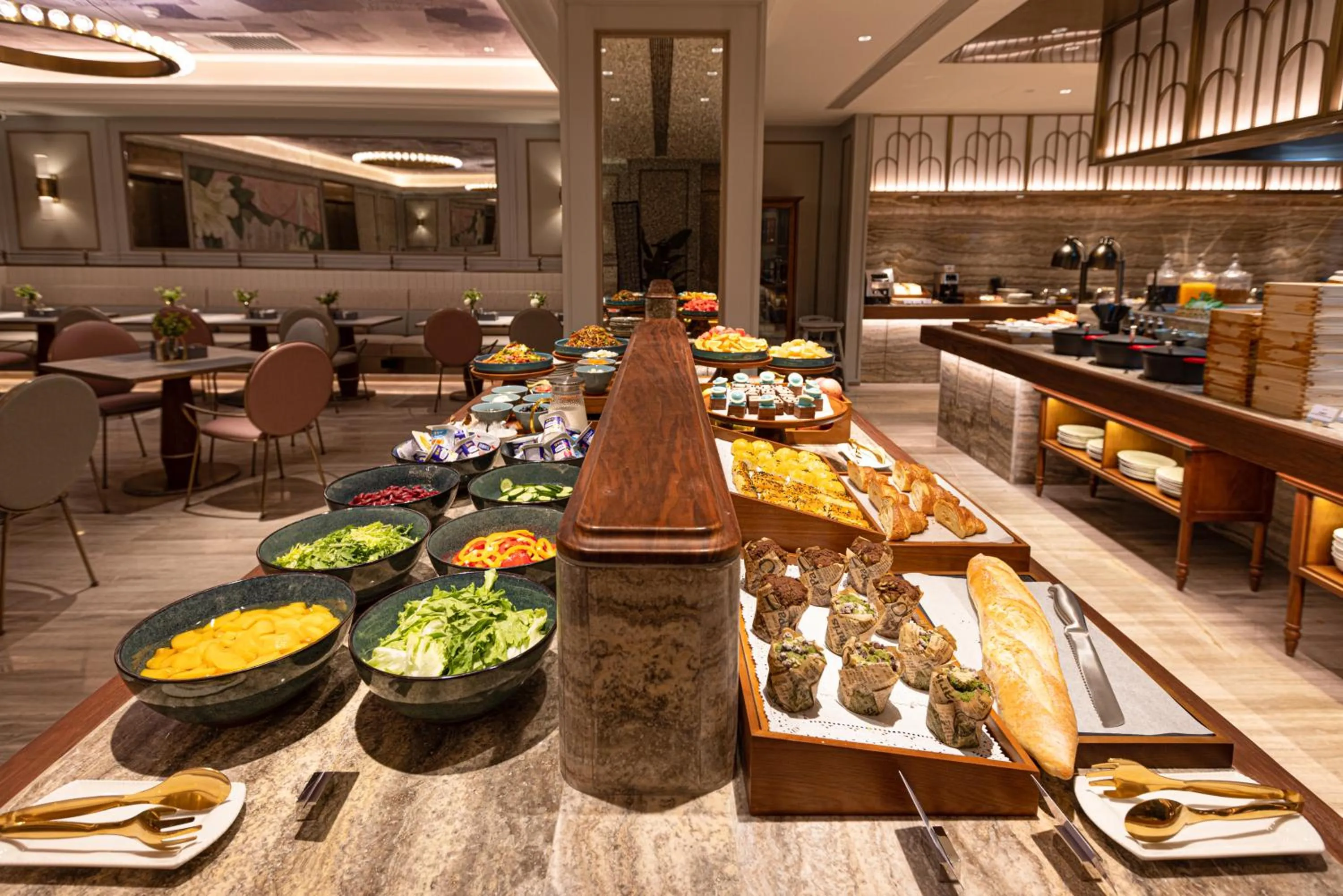 Buffet breakfast in Mercure Xian Dazhai Road