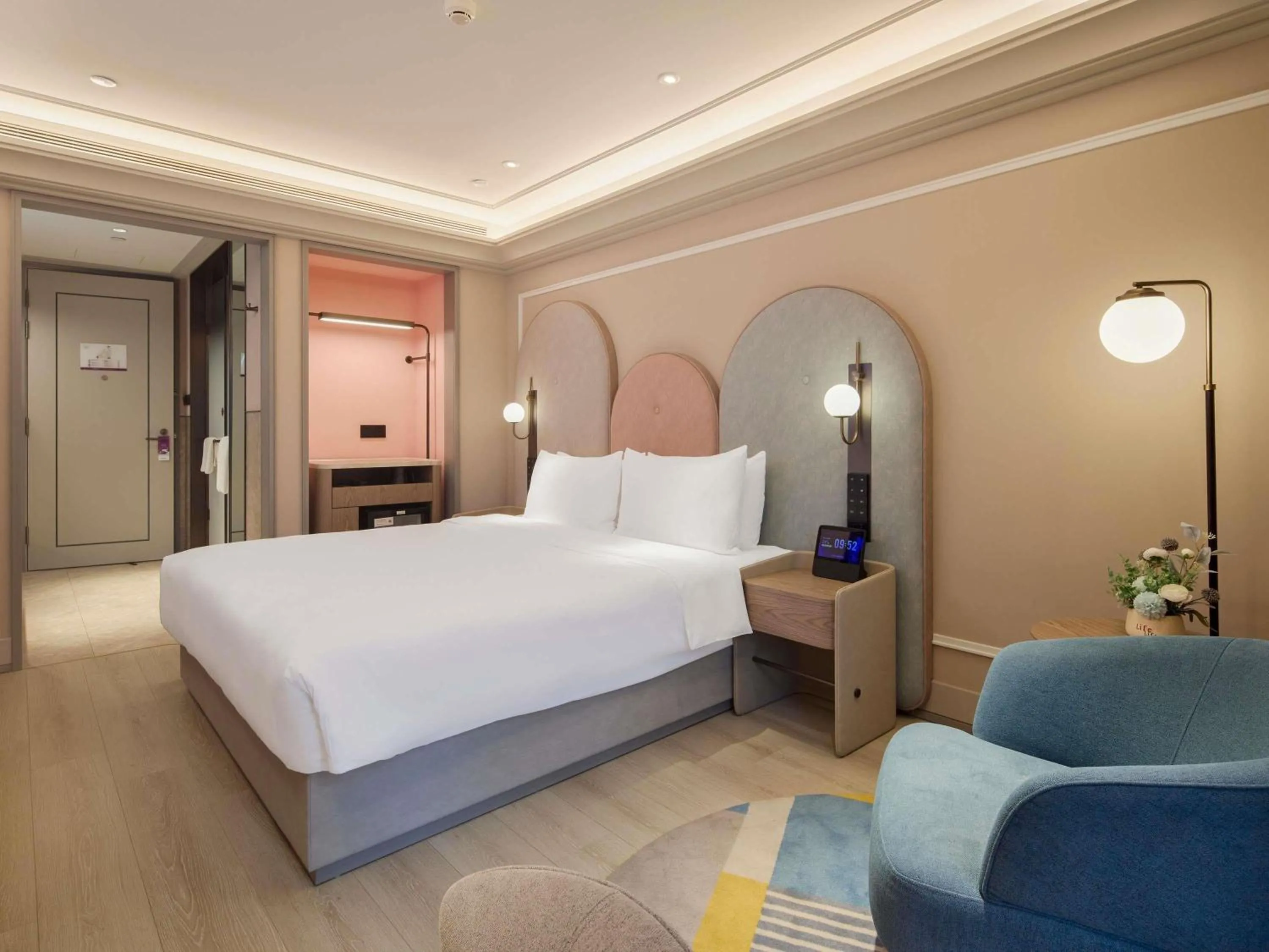 Photo of the whole room, Bed in Mercure Xian Dazhai Road