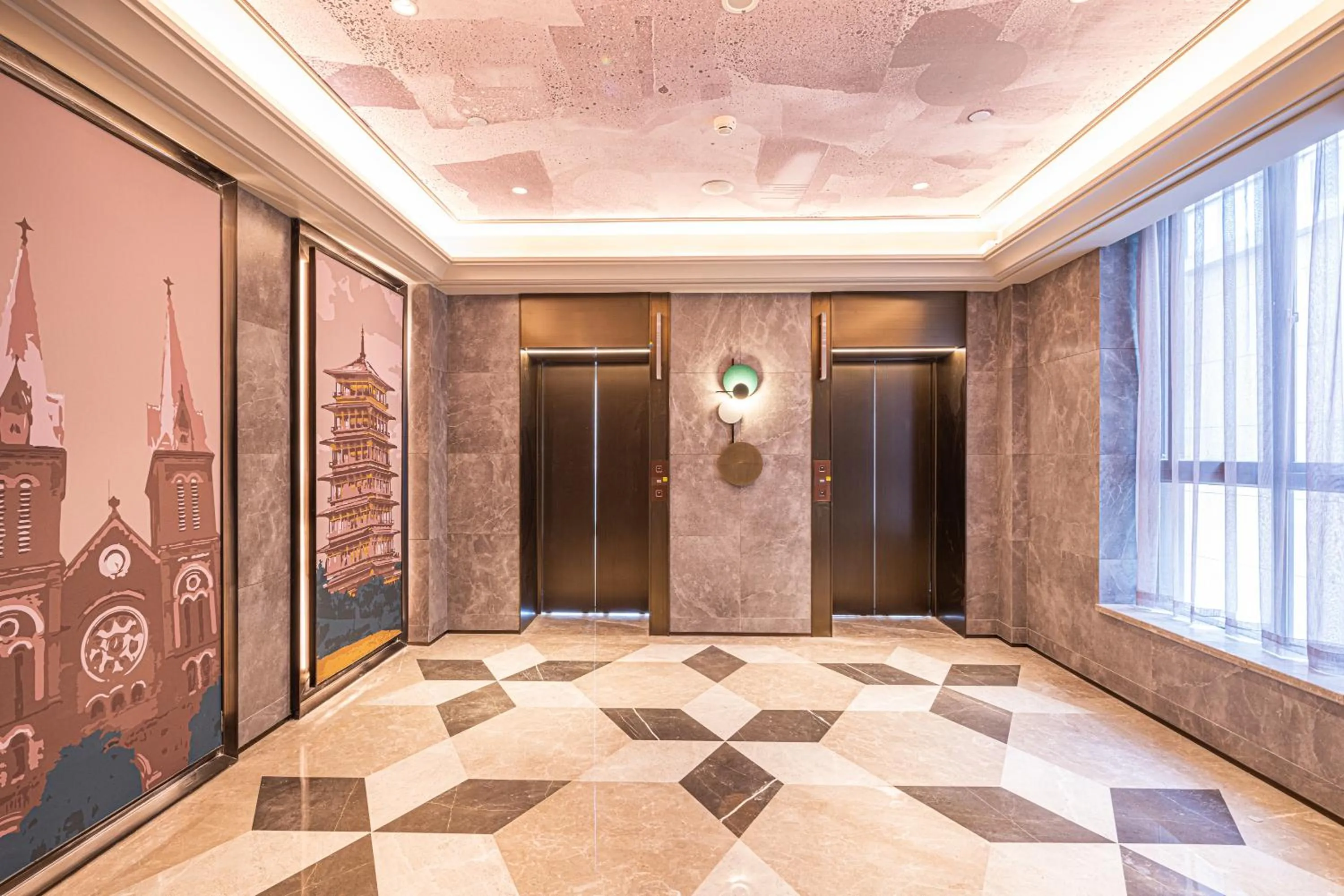 elevator in Mercure Xian Dazhai Road