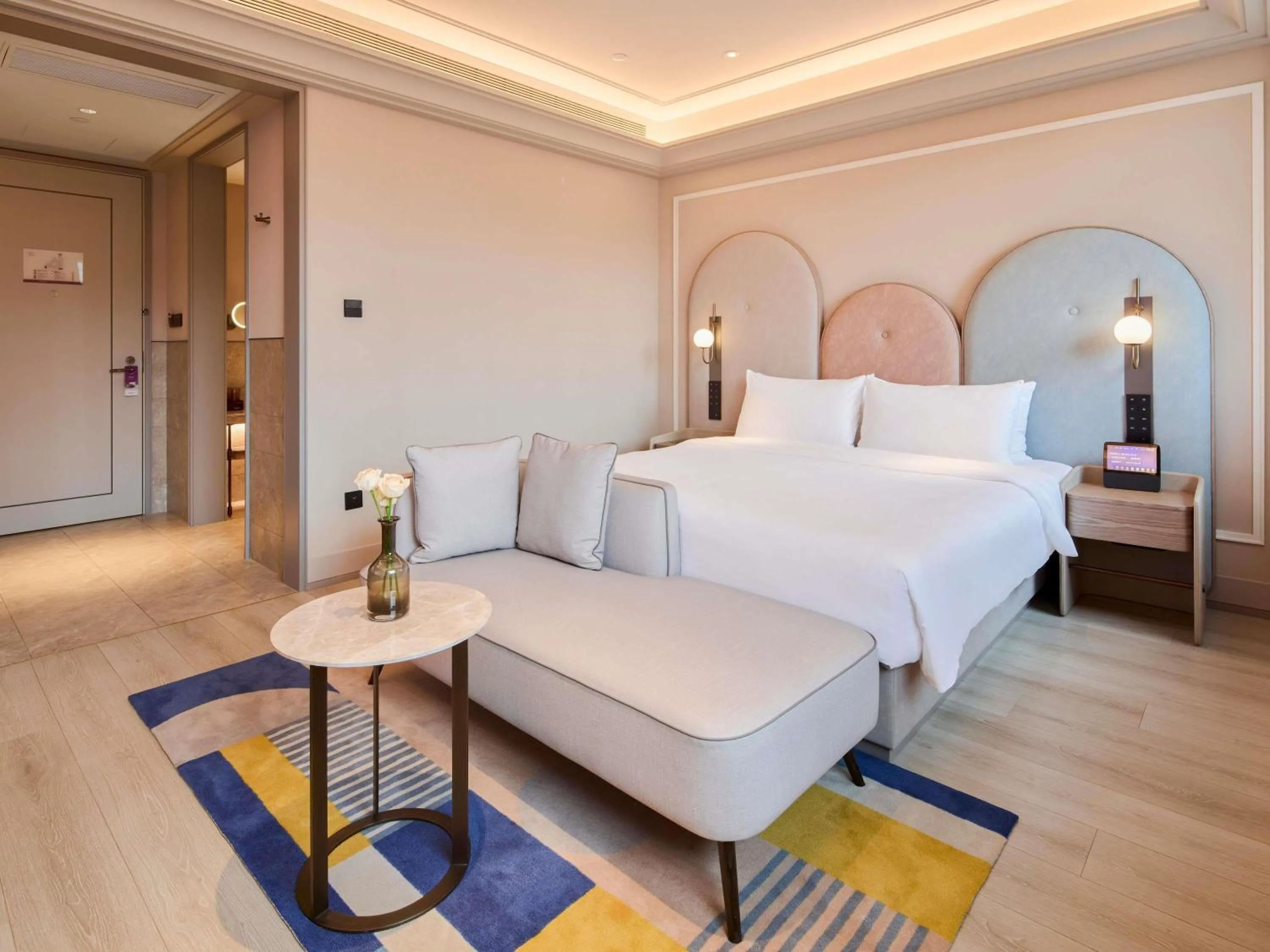 Photo of the whole room, Bed in Mercure Xian Dazhai Road