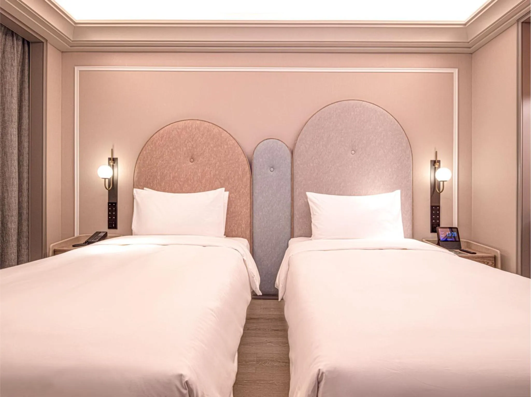 Bed in Mercure Xian Dazhai Road