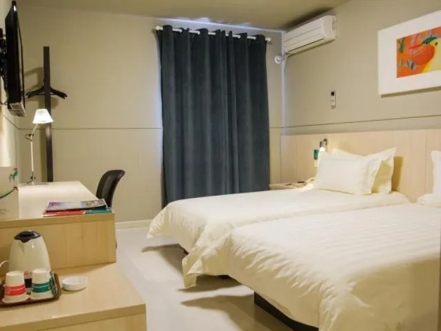 Bedroom in Jinjiang Inn Shanghai Hongqiao Hinge Tianshan West Road